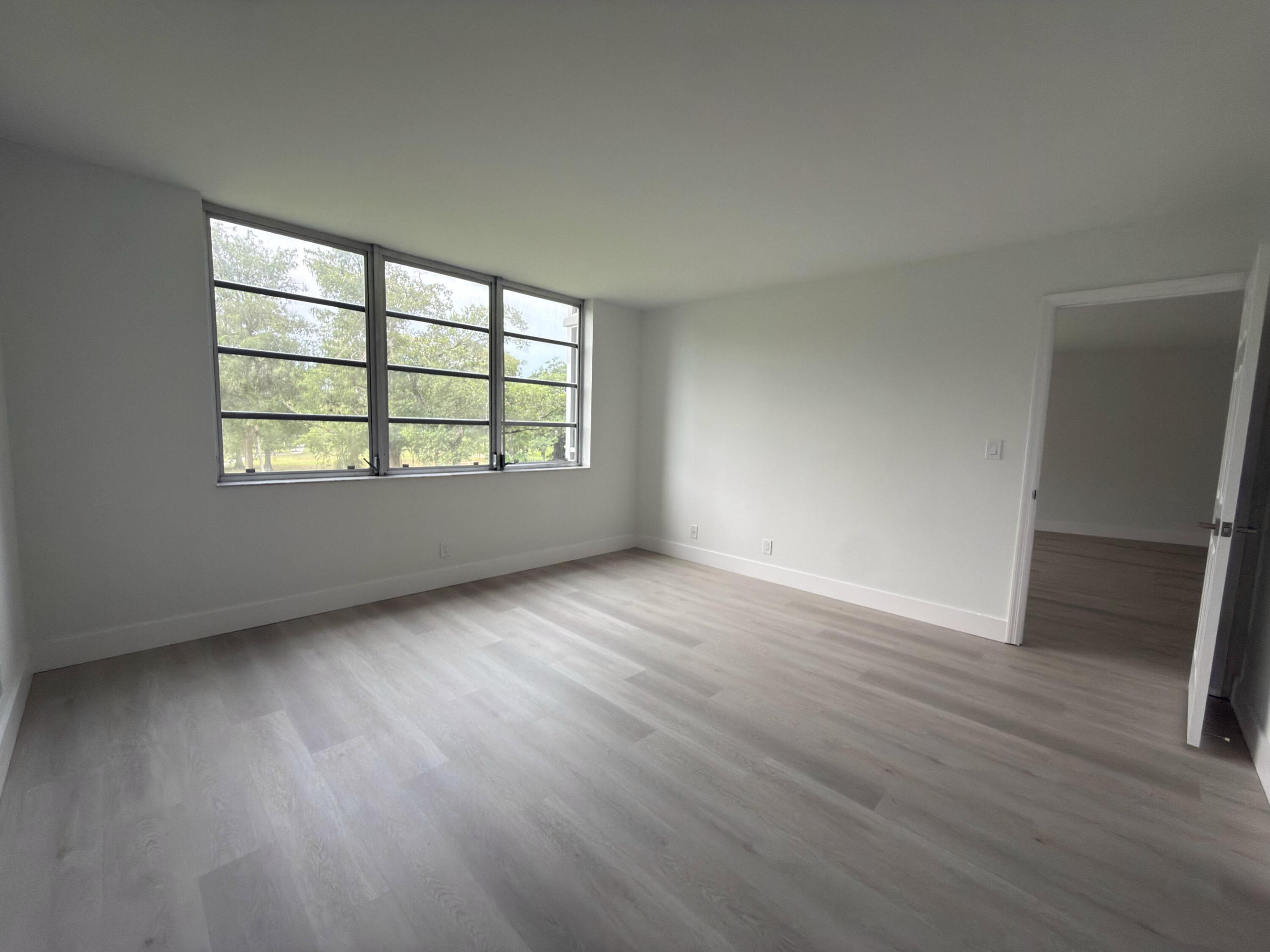 NO 105 PALM-AIRE COUNTRY CLUB - Residential