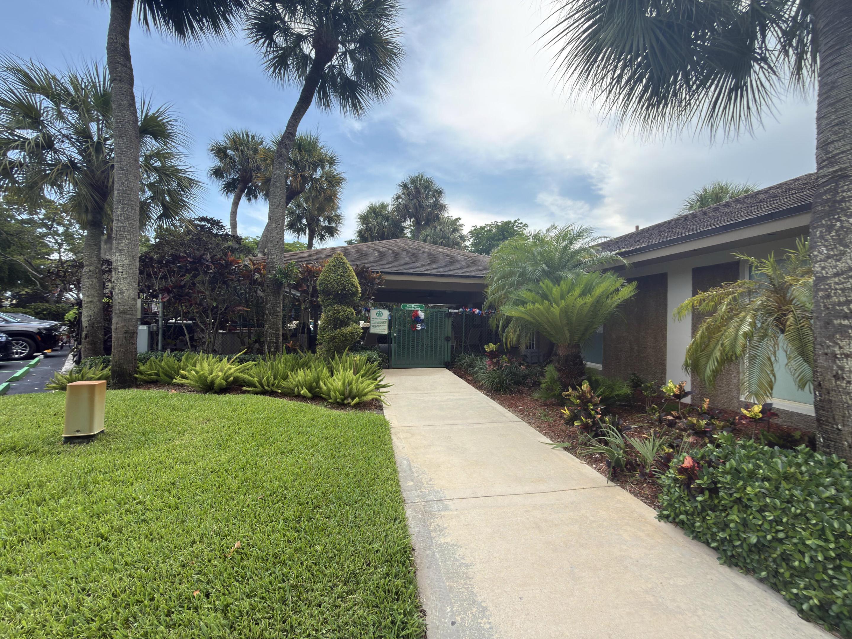 NO 105 PALM-AIRE COUNTRY CLUB - Residential