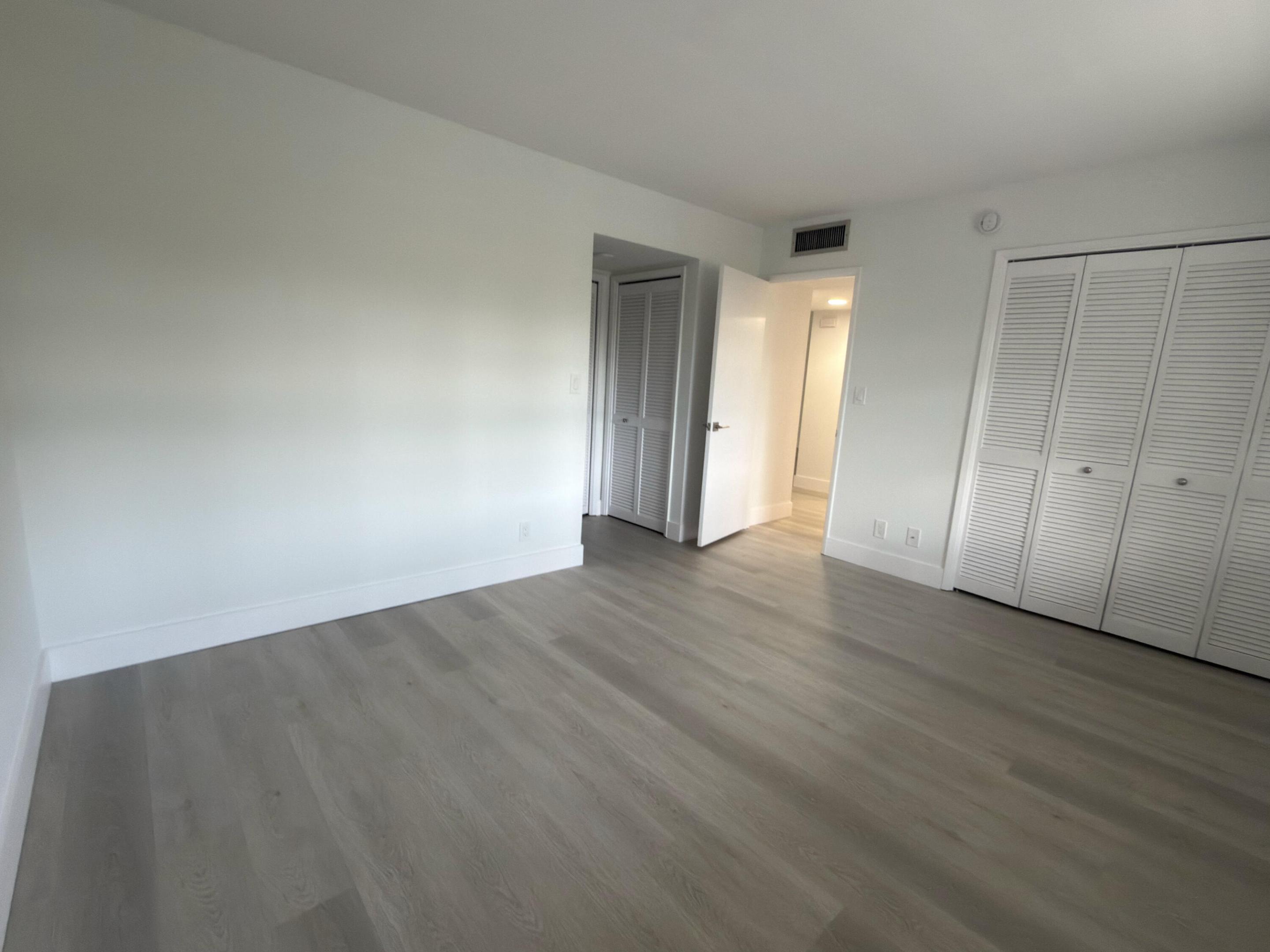 NO 105 PALM-AIRE COUNTRY CLUB - Residential