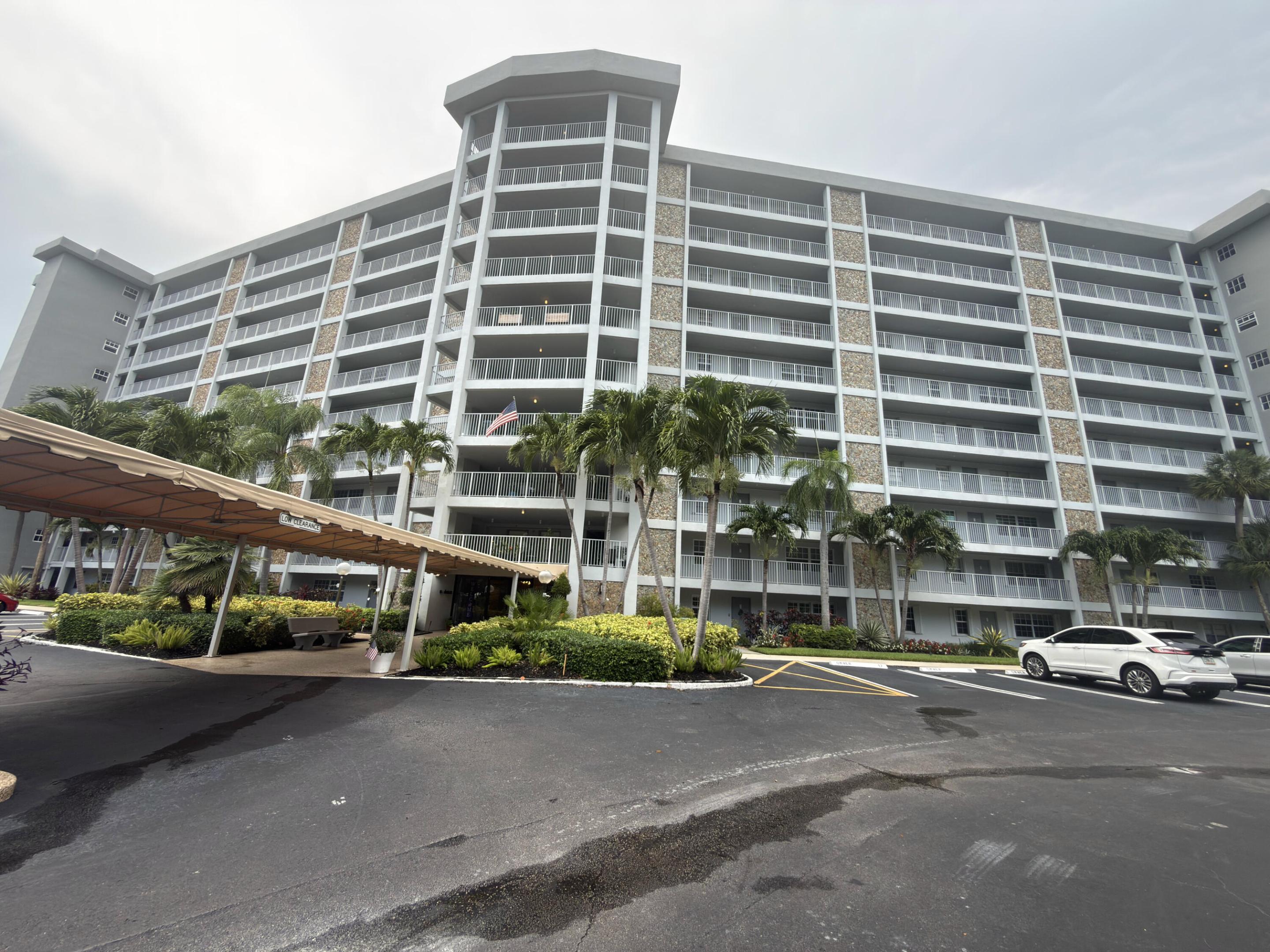 NO 105 PALM-AIRE COUNTRY CLUB - Residential
