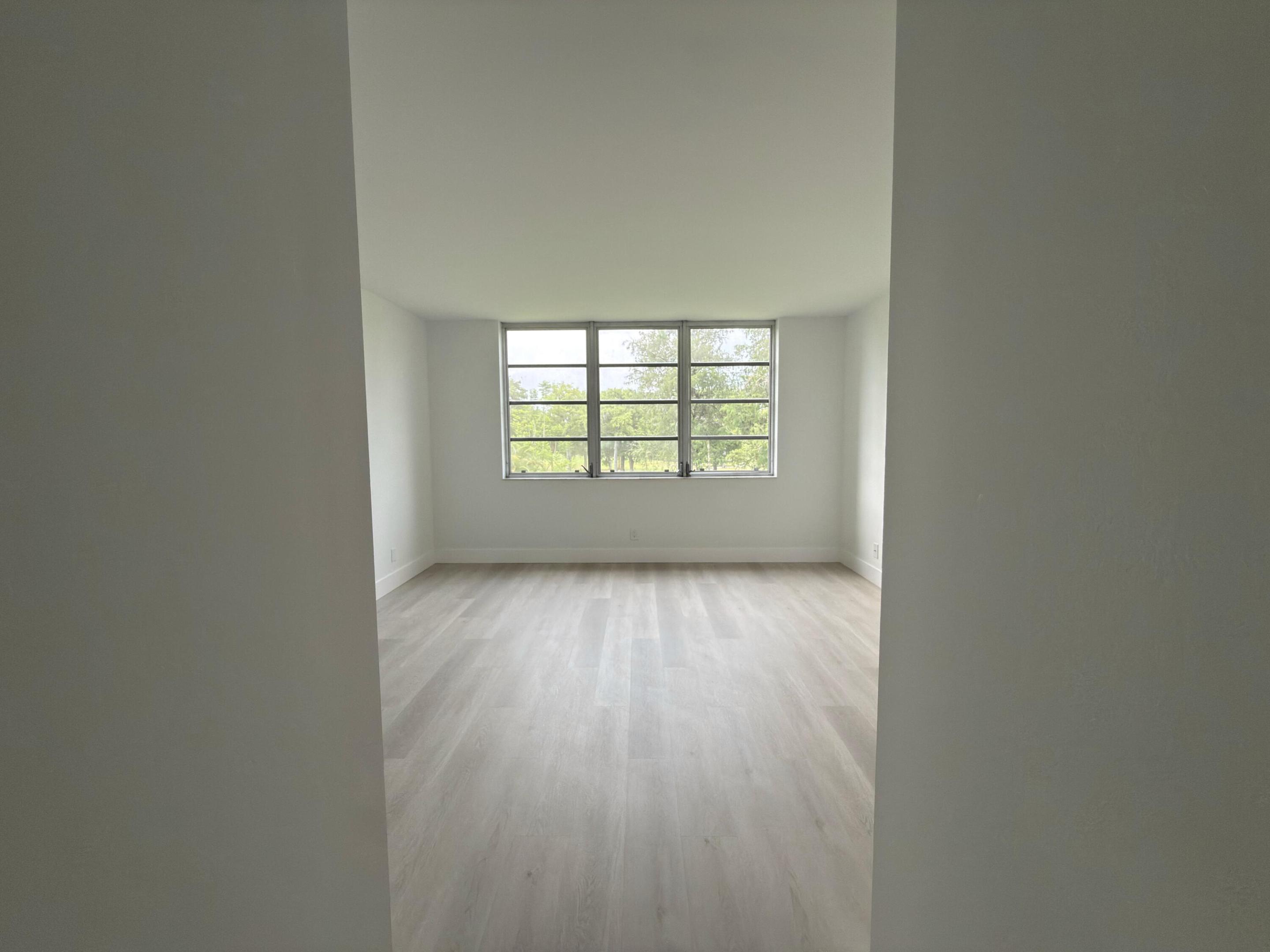 NO 105 PALM-AIRE COUNTRY CLUB - Residential