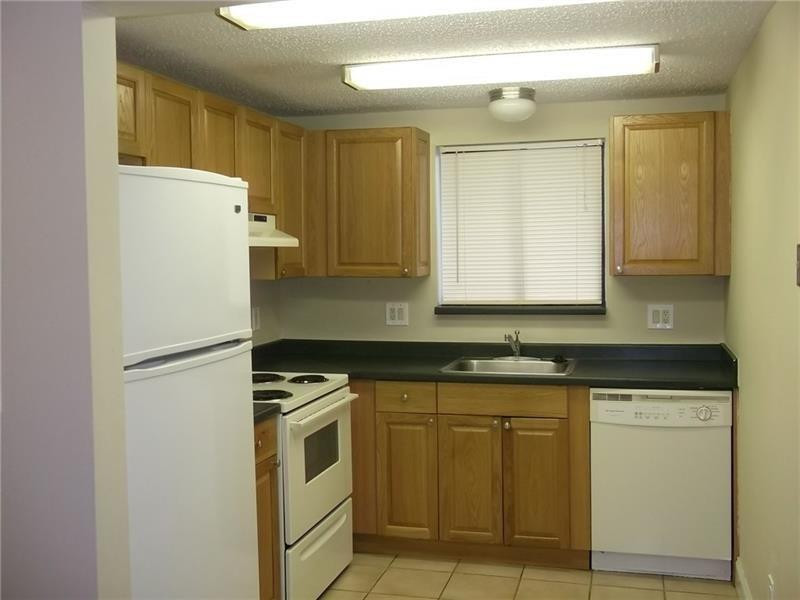 VILLAGE TOWNHOUSE-POMPANO BEACH - Residential