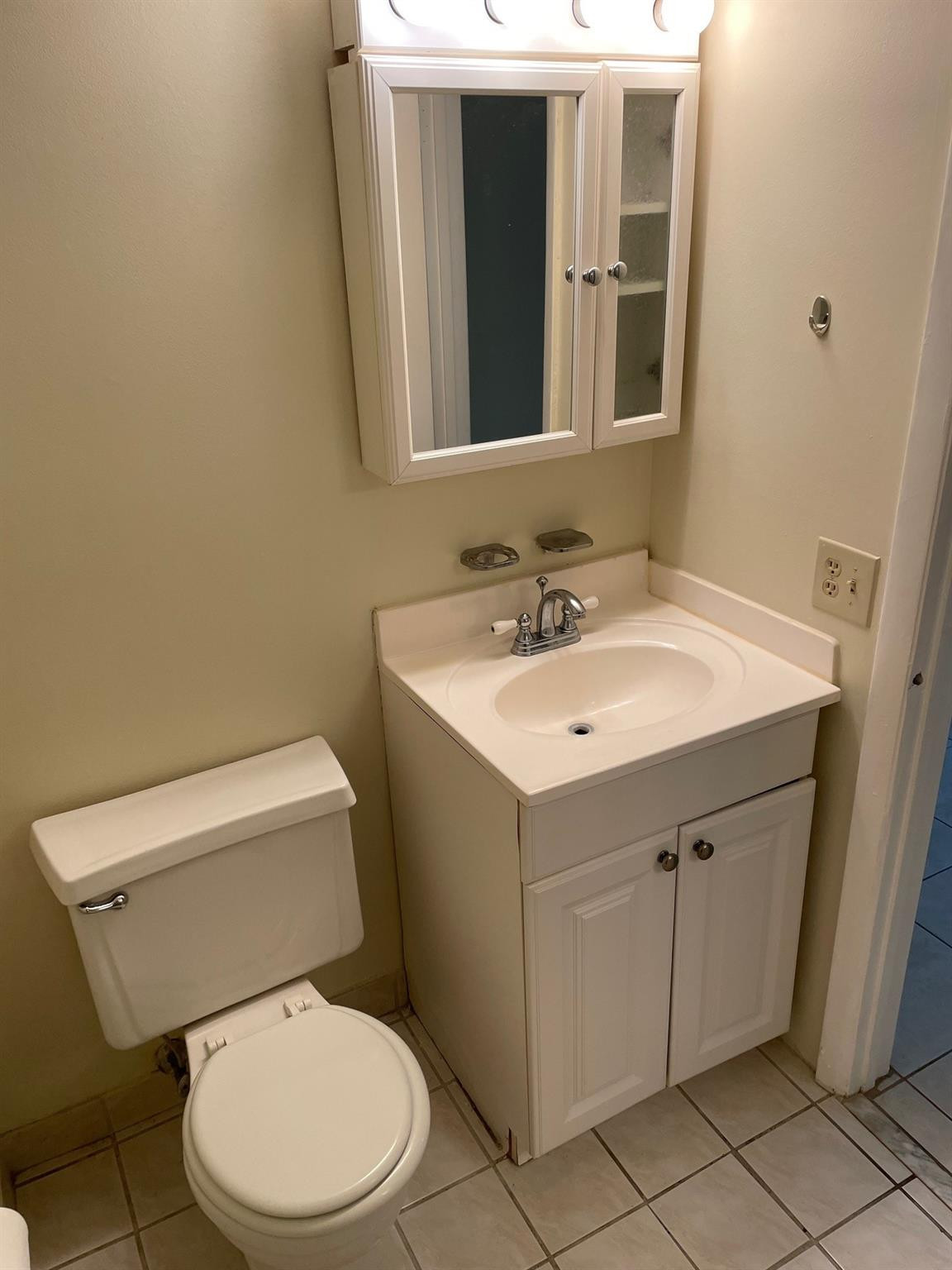 VILLAGE TOWNHOUSE-POMPANO BEACH - Residential