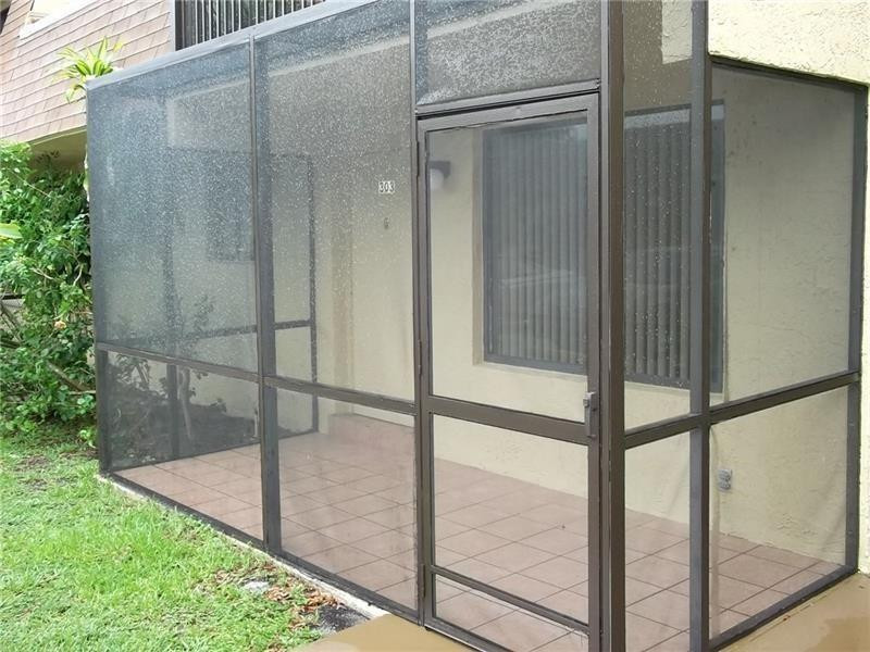 VILLAGE TOWNHOUSE-POMPANO BEACH - Residential