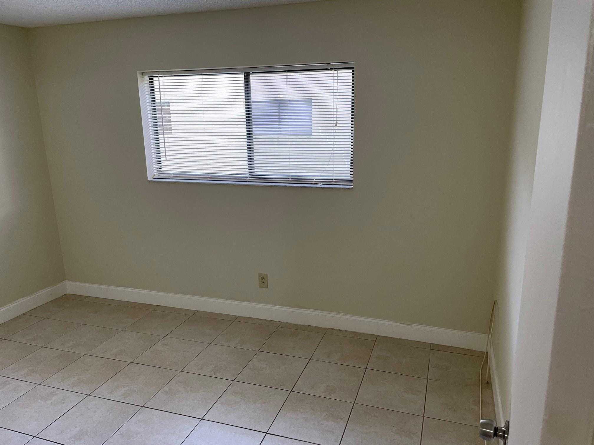 VILLAGE TOWNHOUSE-POMPANO BEACH - Residential