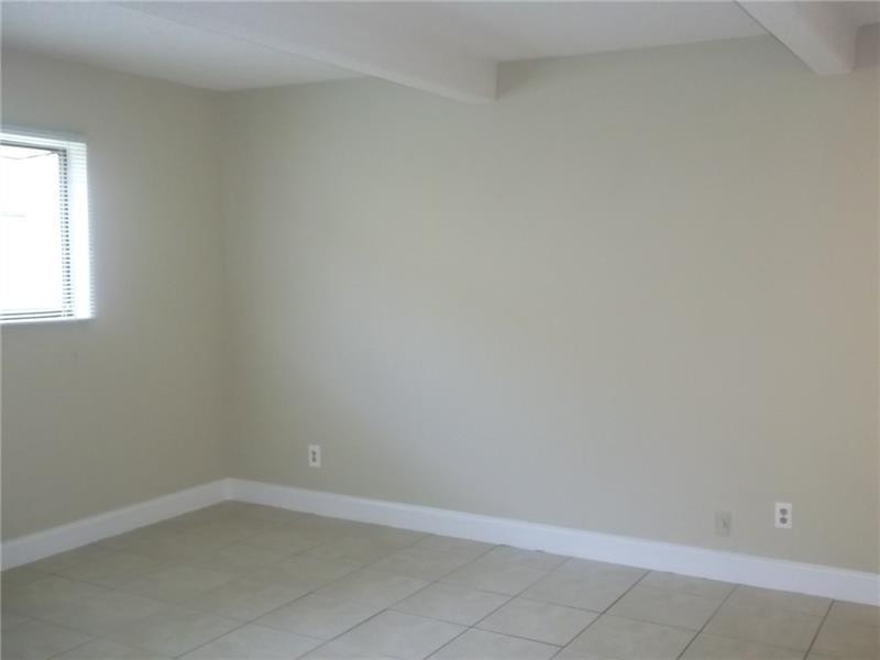 VILLAGE TOWNHOUSE-POMPANO BEACH - Residential