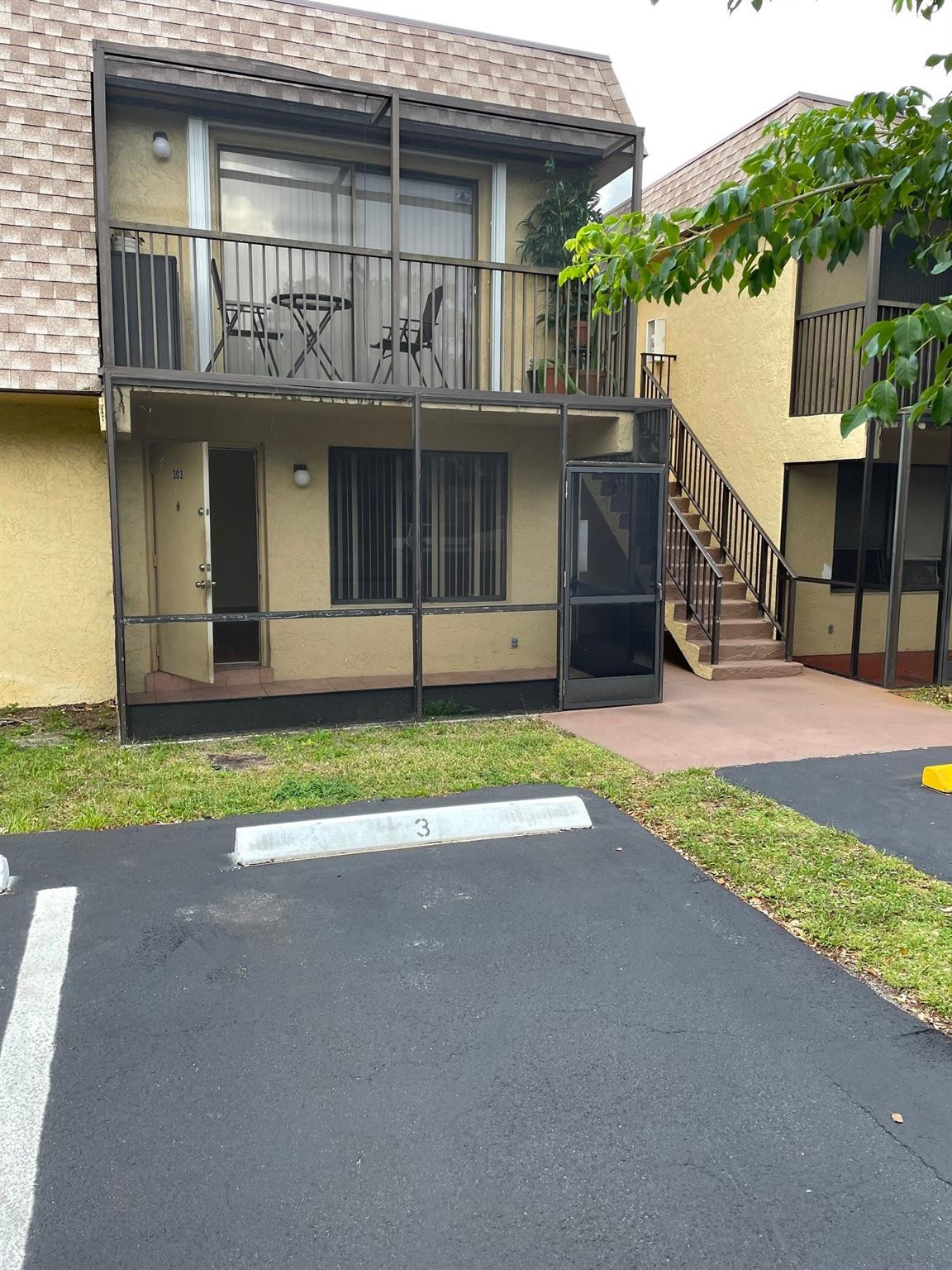 VILLAGE TOWNHOUSE-POMPANO BEACH - Residential