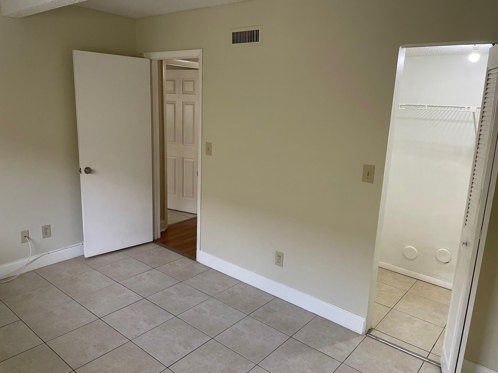 VILLAGE TOWNHOUSE-POMPANO BEACH - Residential