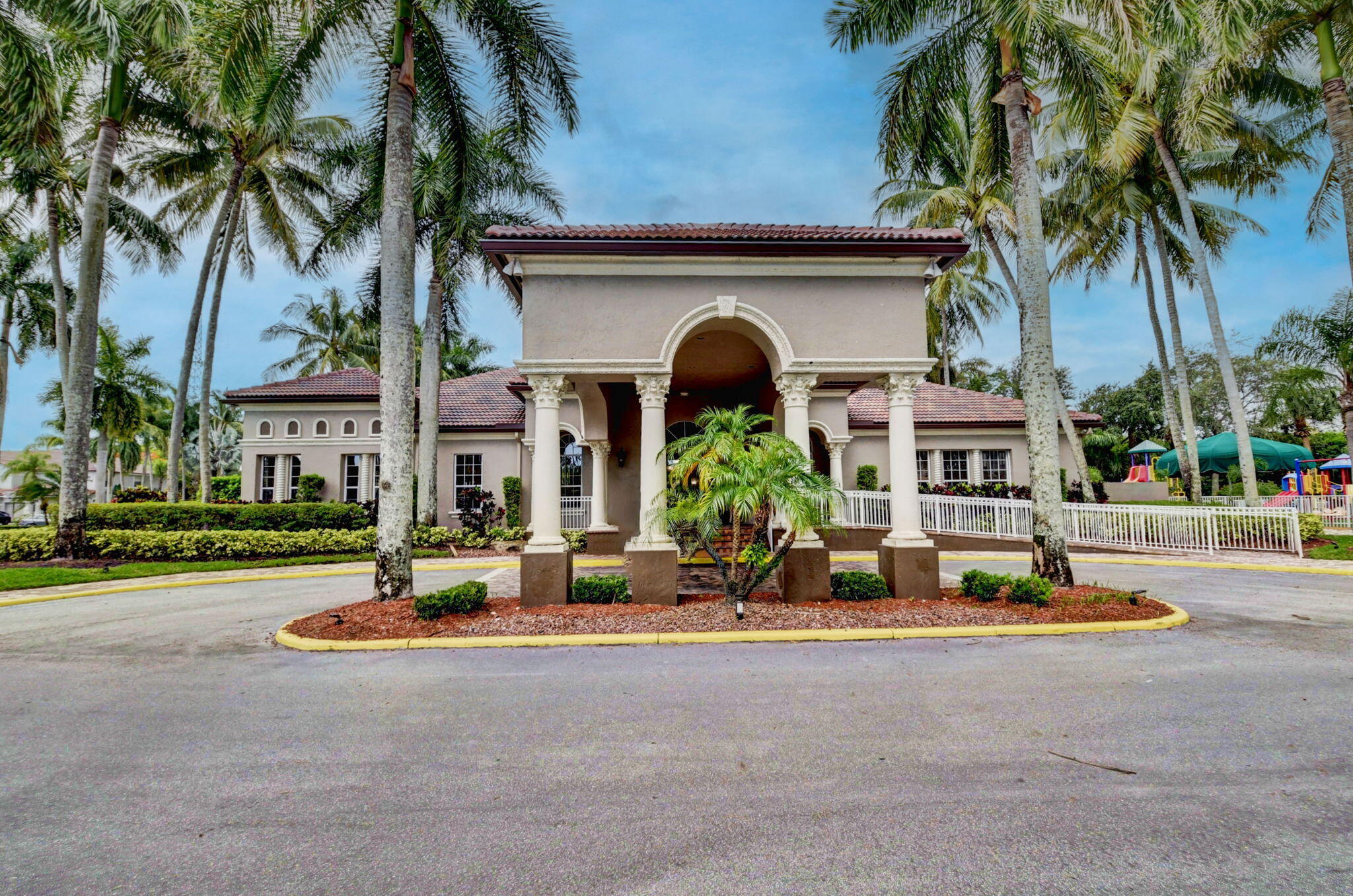 MIZNER POINTE - Residential