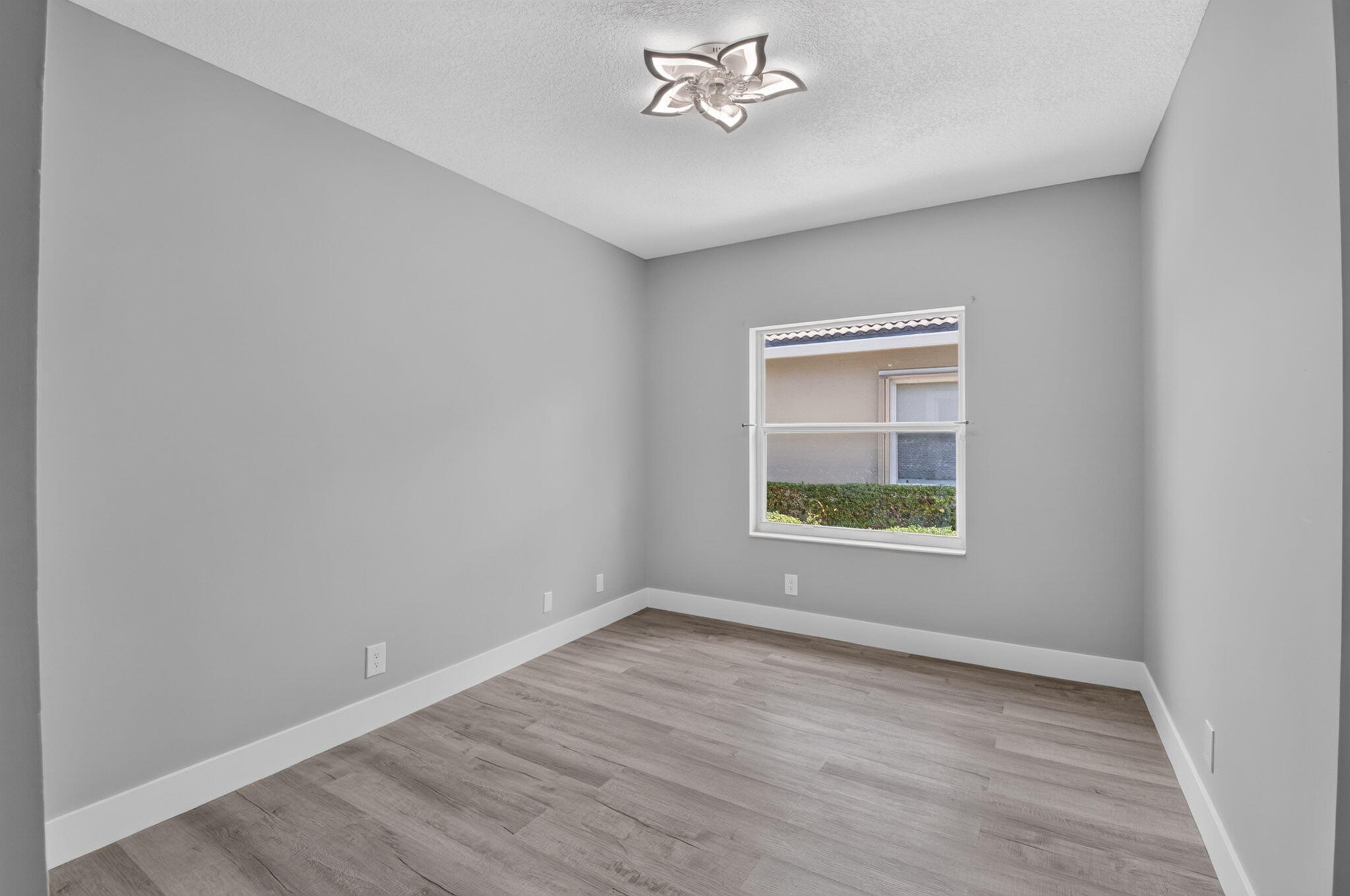 MIZNER POINTE - Residential