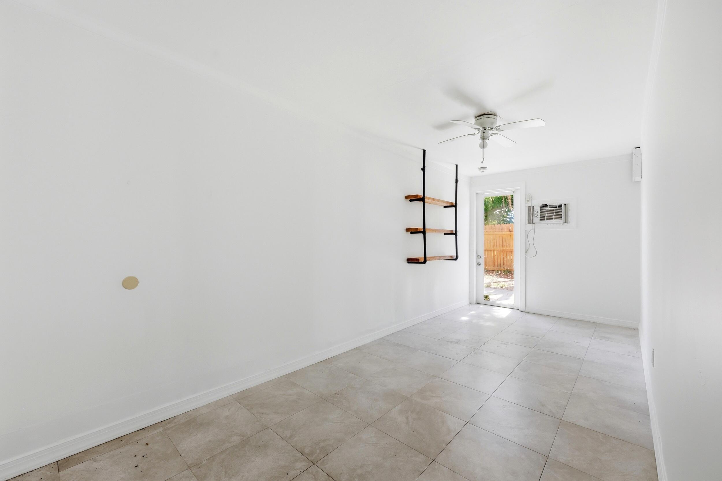 LAKE WORTH TOWN OF - Residential