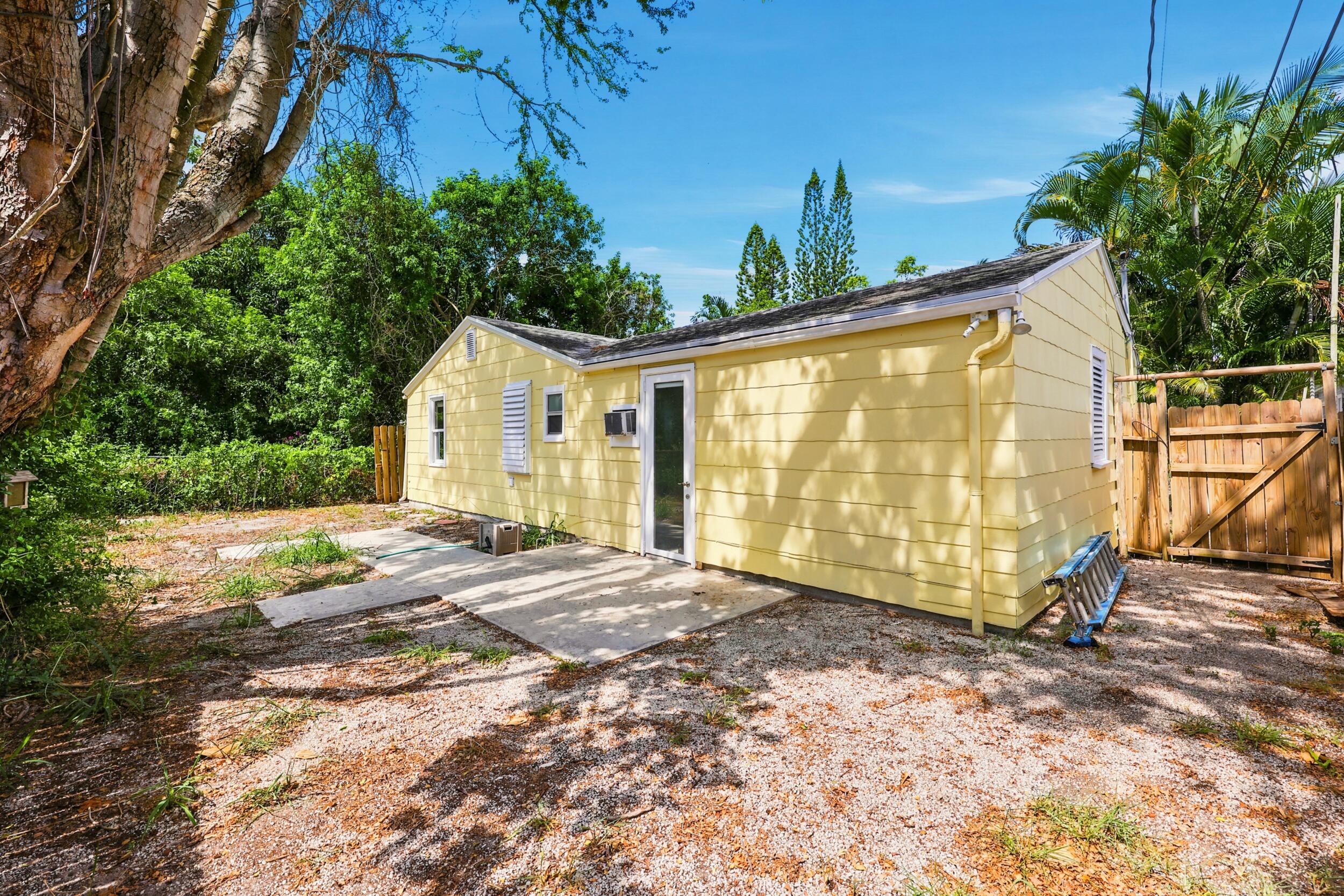 LAKE WORTH TOWN OF - Residential