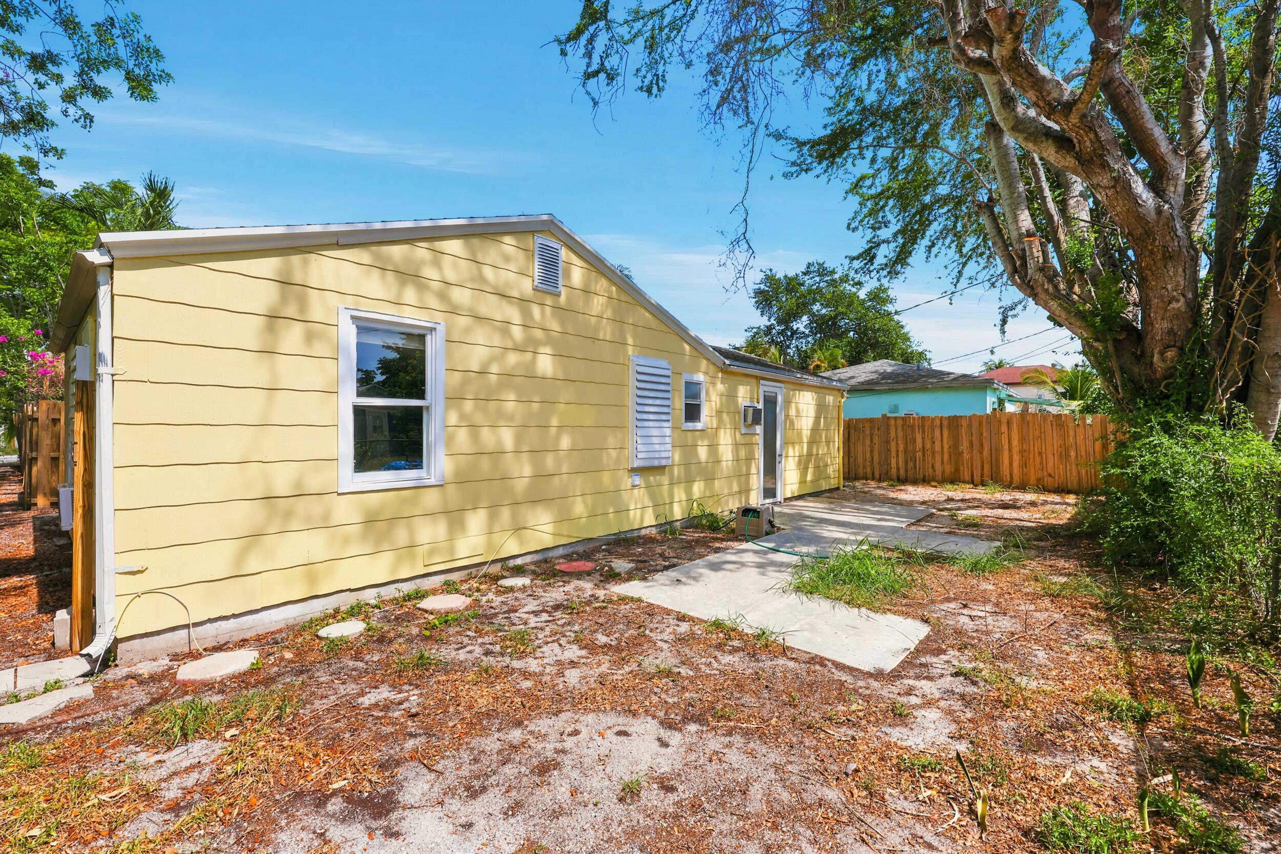 LAKE WORTH TOWN OF - Residential