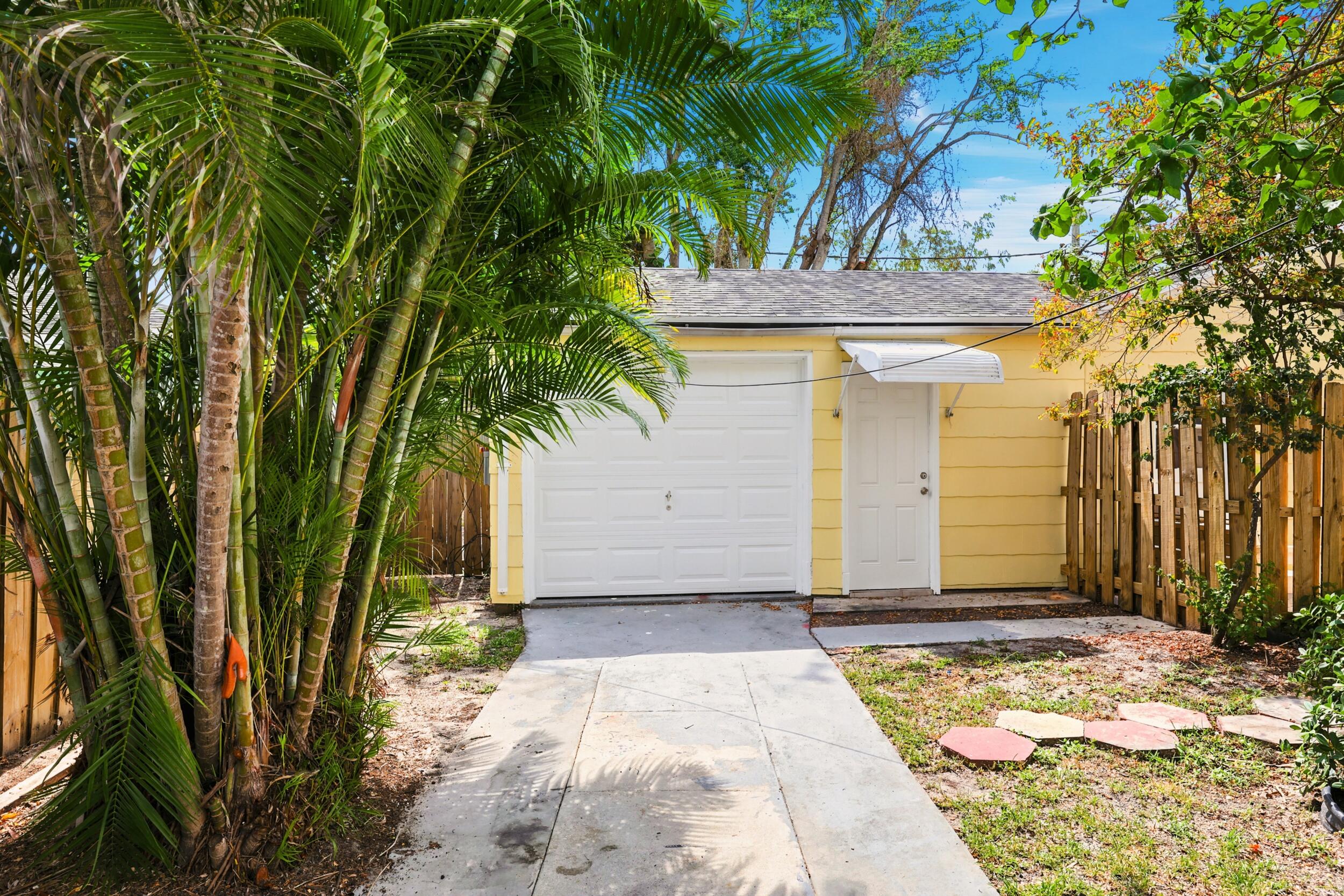 LAKE WORTH TOWN OF - Residential