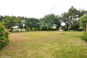 Outstanding parcel in prime location and ready for your grand home design.This lot is a large and viable piece of land that has mature trees and is located in a fantastic neighborhood, south of Southern Boulevard.  Build your dream home, or purchase both this lot and the home at 317 Edmor for a fabulous estate property!
