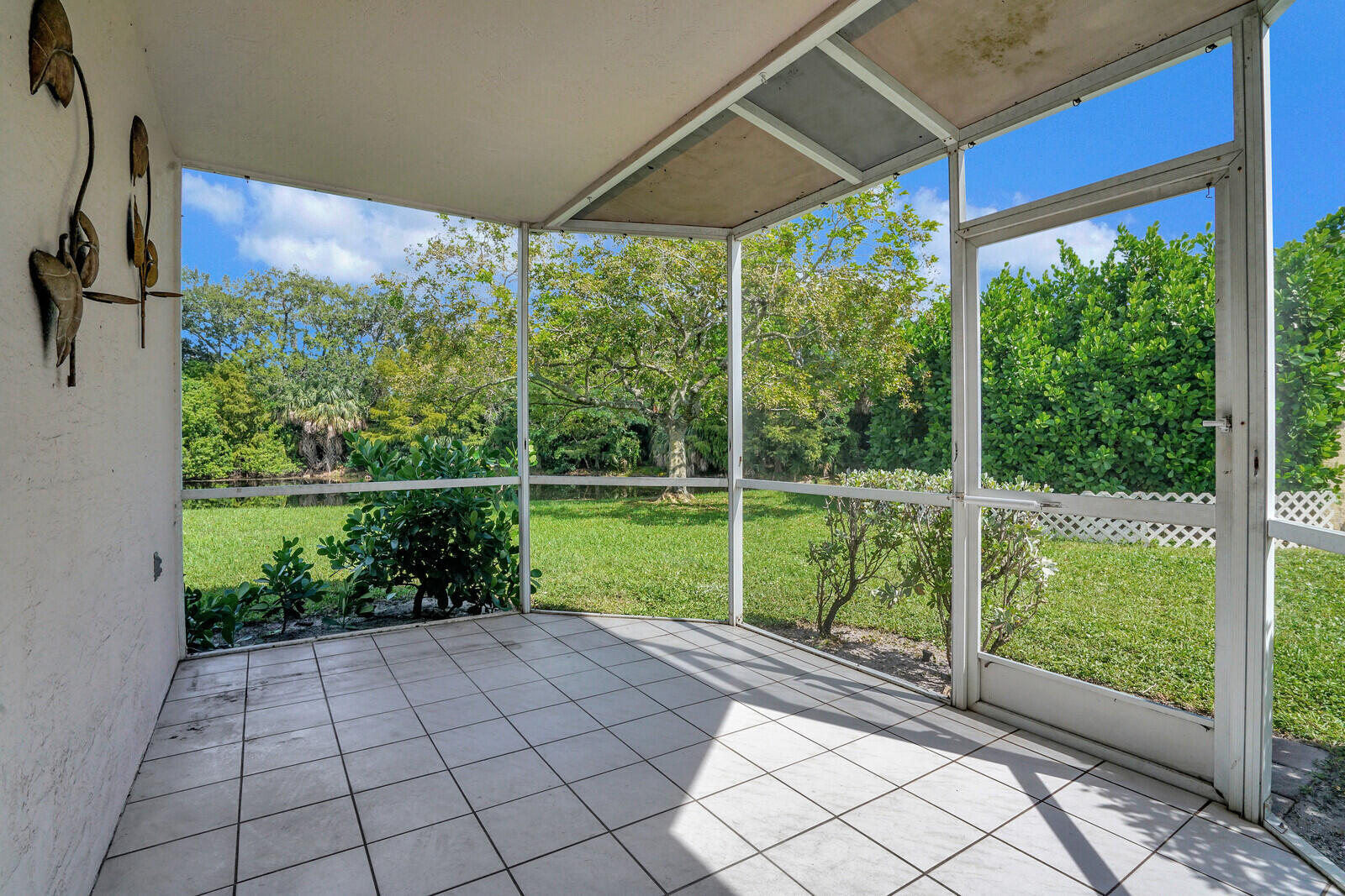 ISLAND OF RIVER BRIDGE - Residential Lease