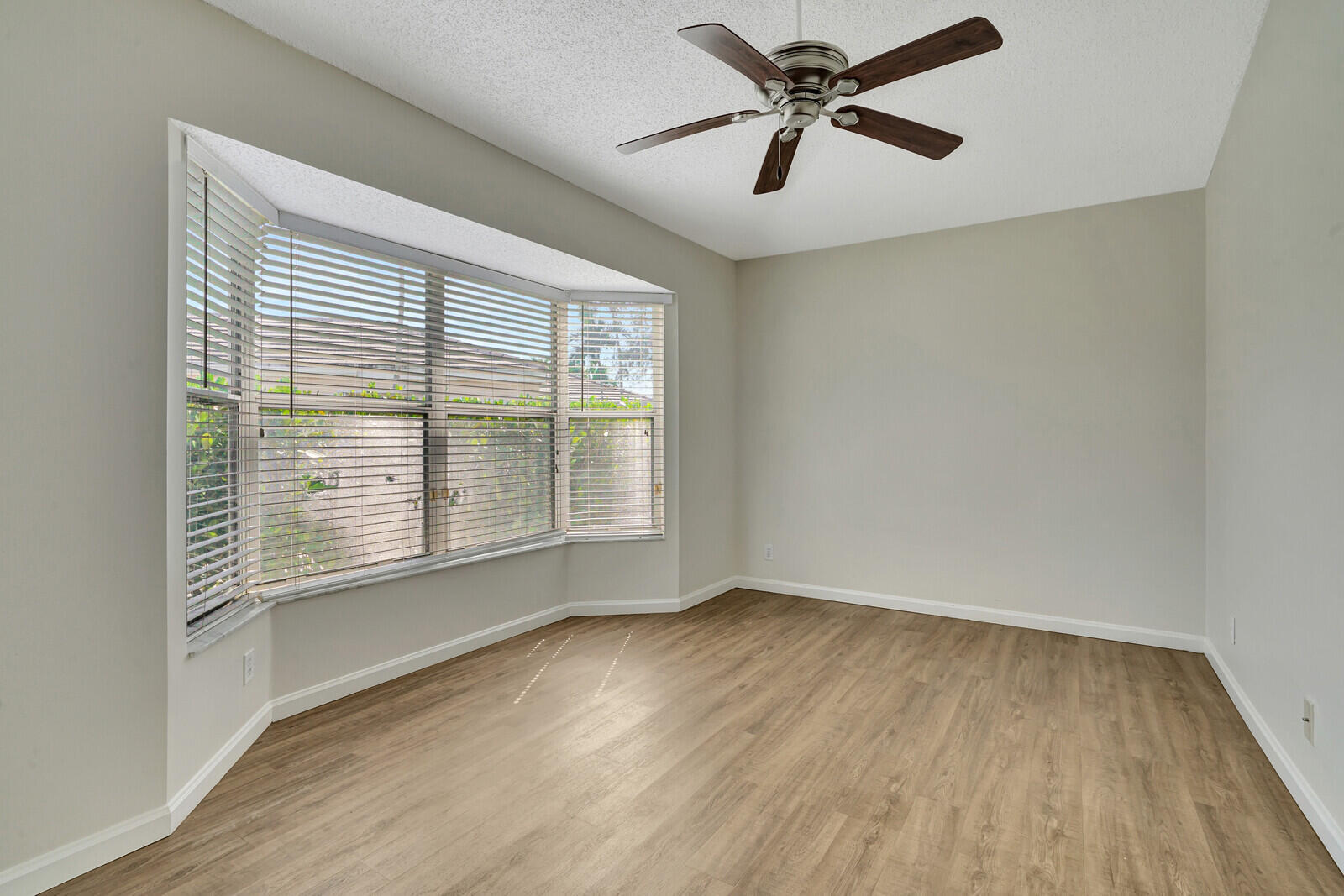 ISLAND OF RIVER BRIDGE - Residential Lease