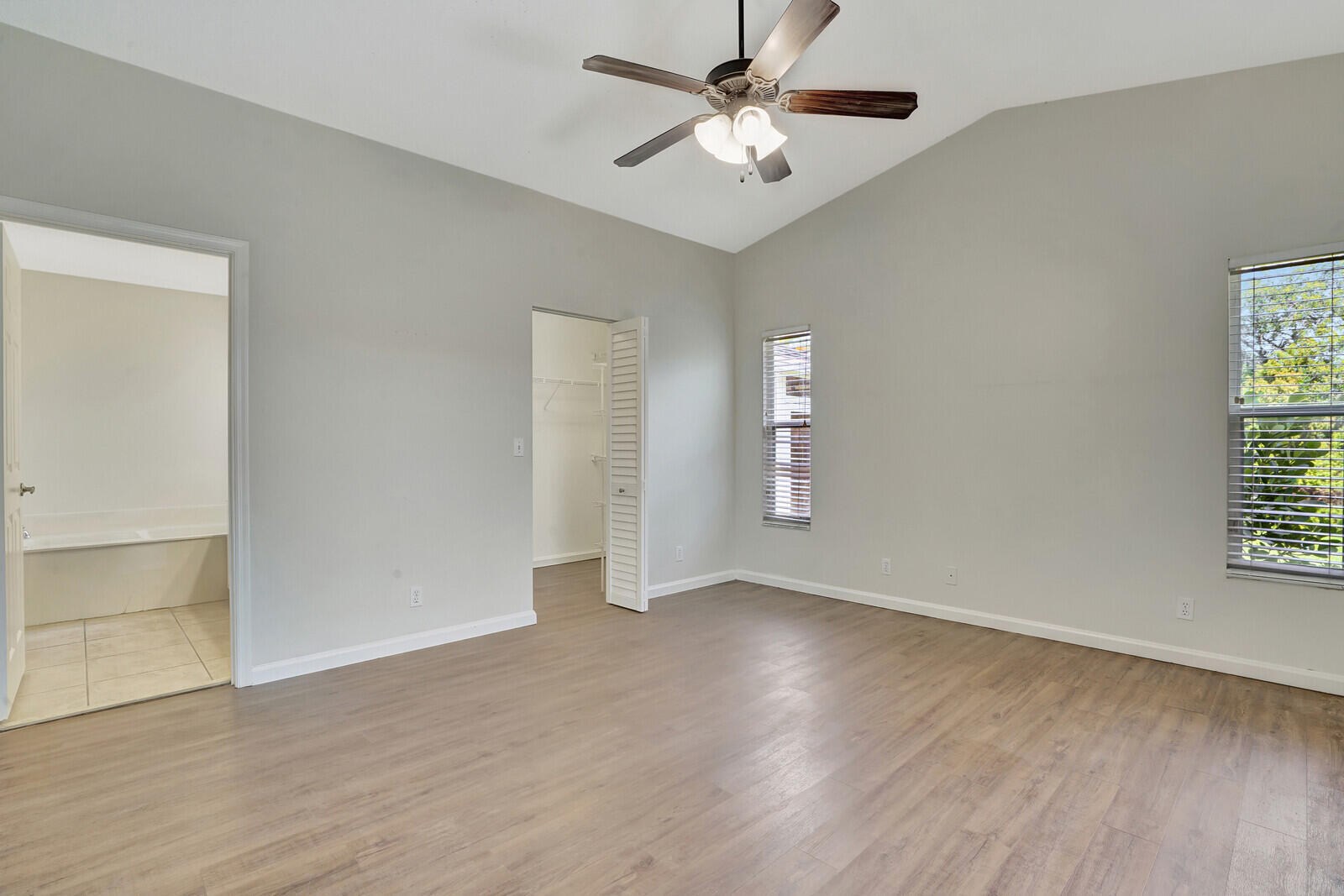 ISLAND OF RIVER BRIDGE - Residential Lease