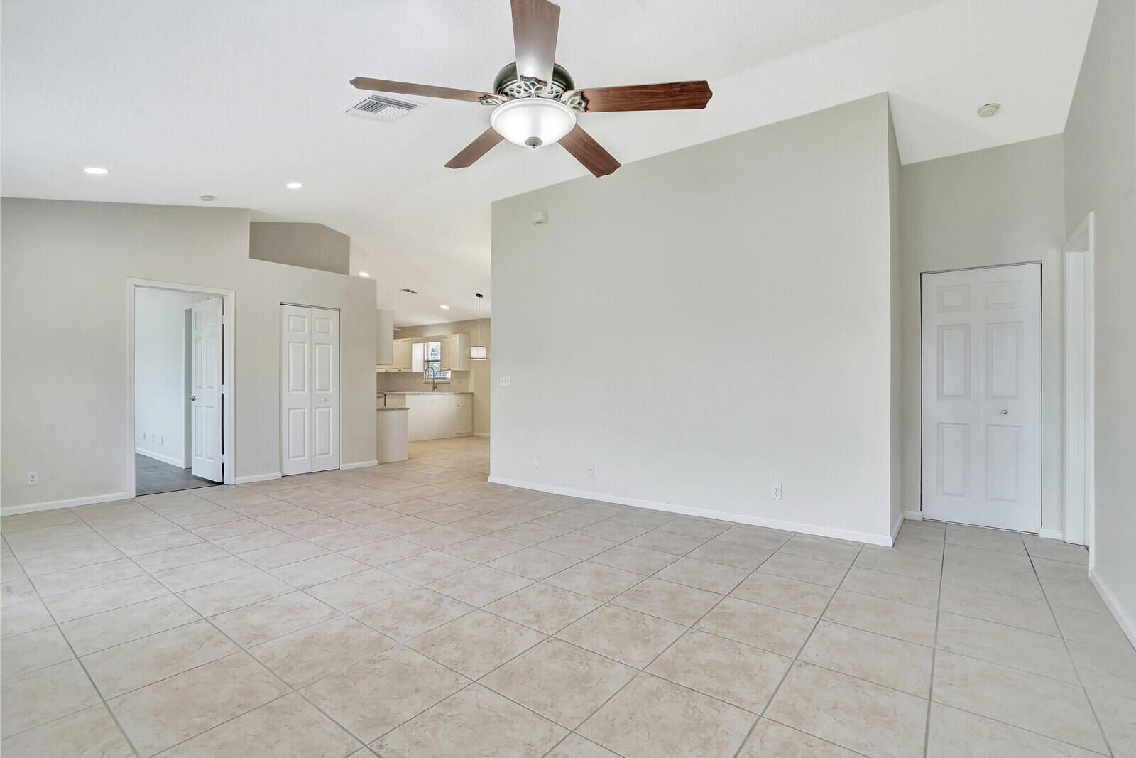 ISLAND OF RIVER BRIDGE - Residential Lease