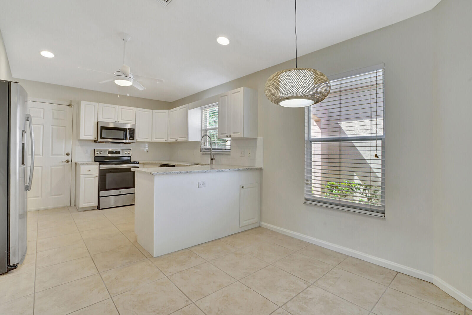 ISLAND OF RIVER BRIDGE - Residential Lease