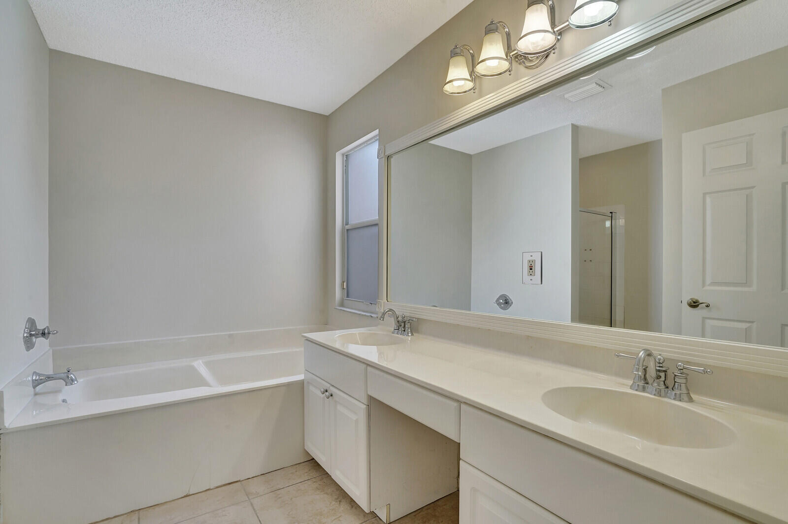 ISLAND OF RIVER BRIDGE - Residential Lease
