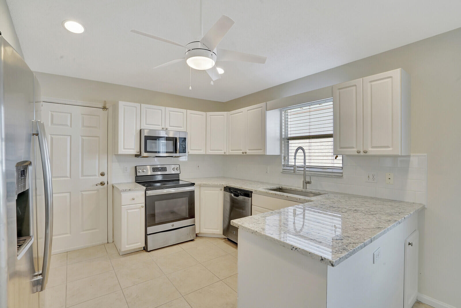 ISLAND OF RIVER BRIDGE - Residential Lease