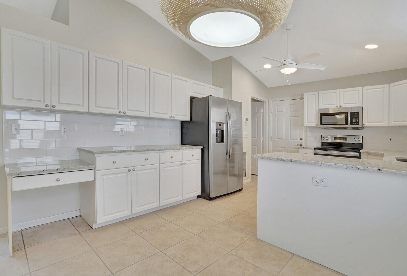 ISLAND OF RIVER BRIDGE - Residential Lease