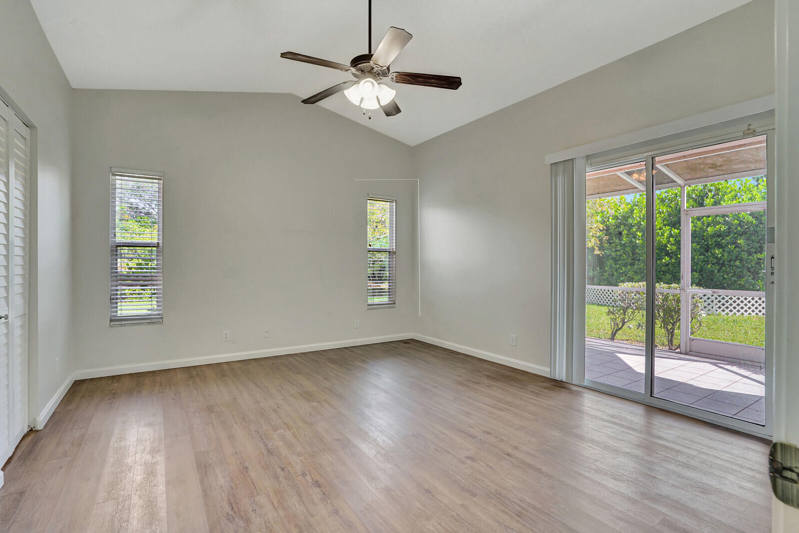 ISLAND OF RIVER BRIDGE - Residential Lease