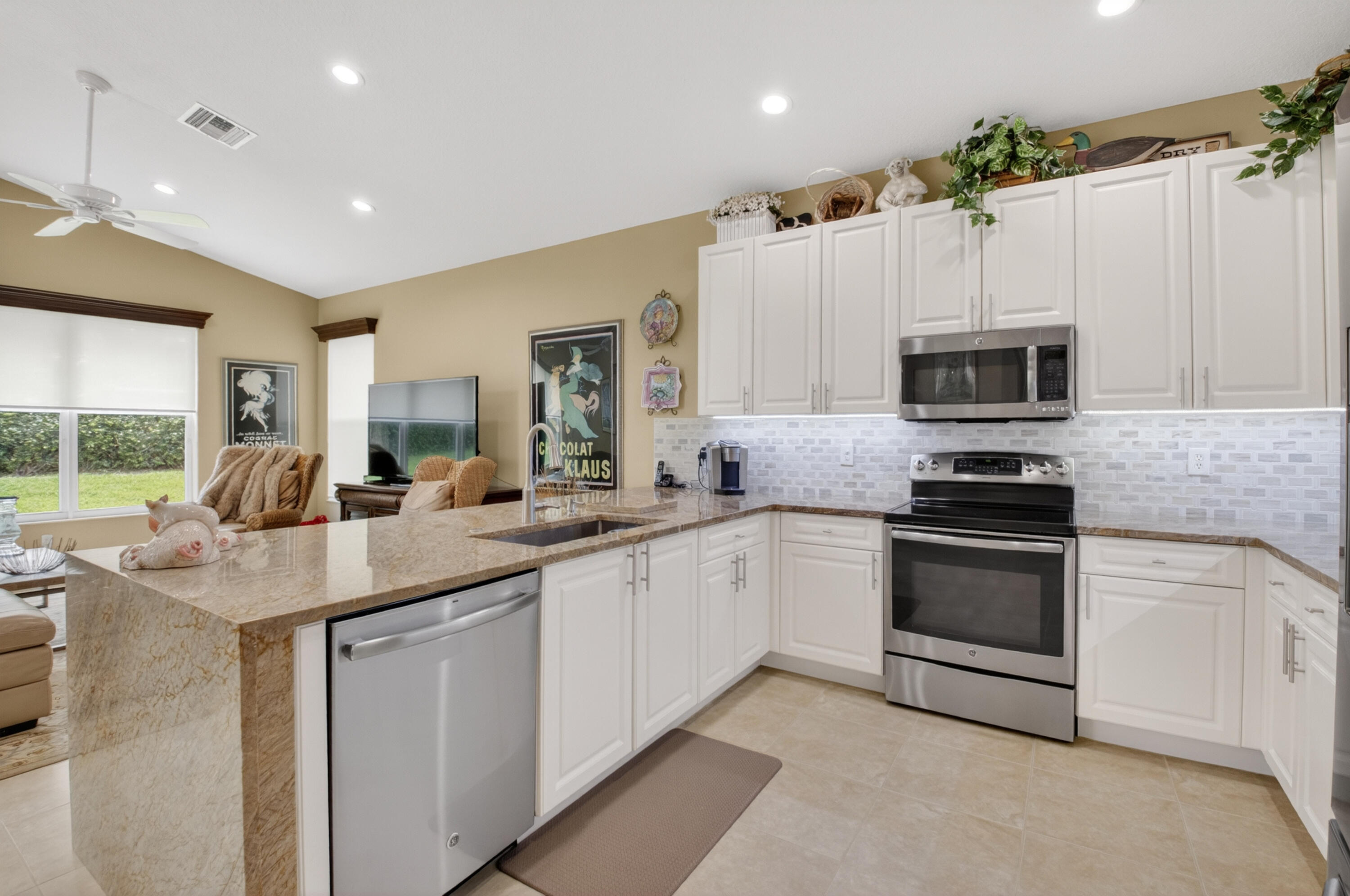 VALENCIA FALLS - Residential