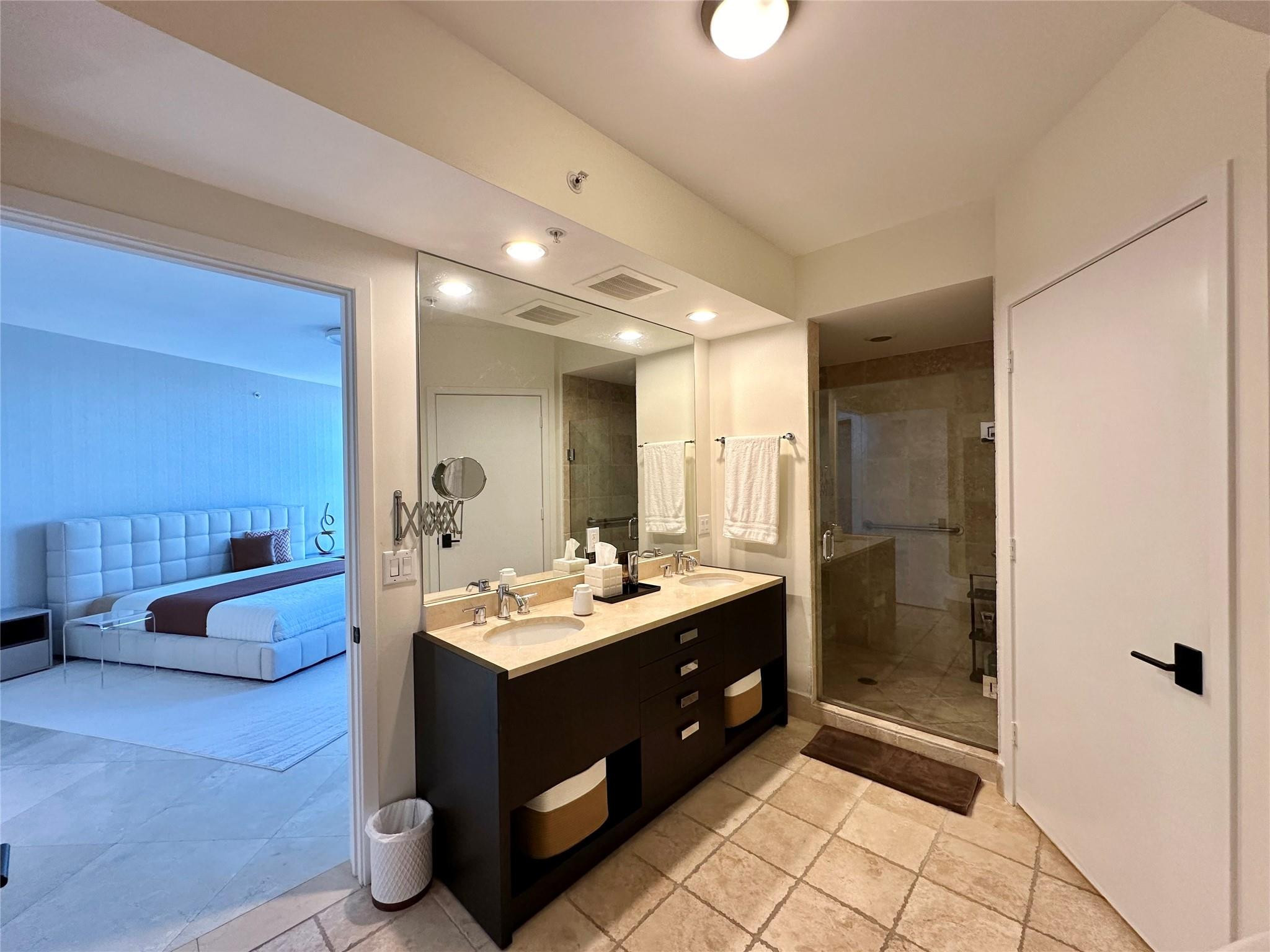 TRUMP ROYALE CONDO - Residential