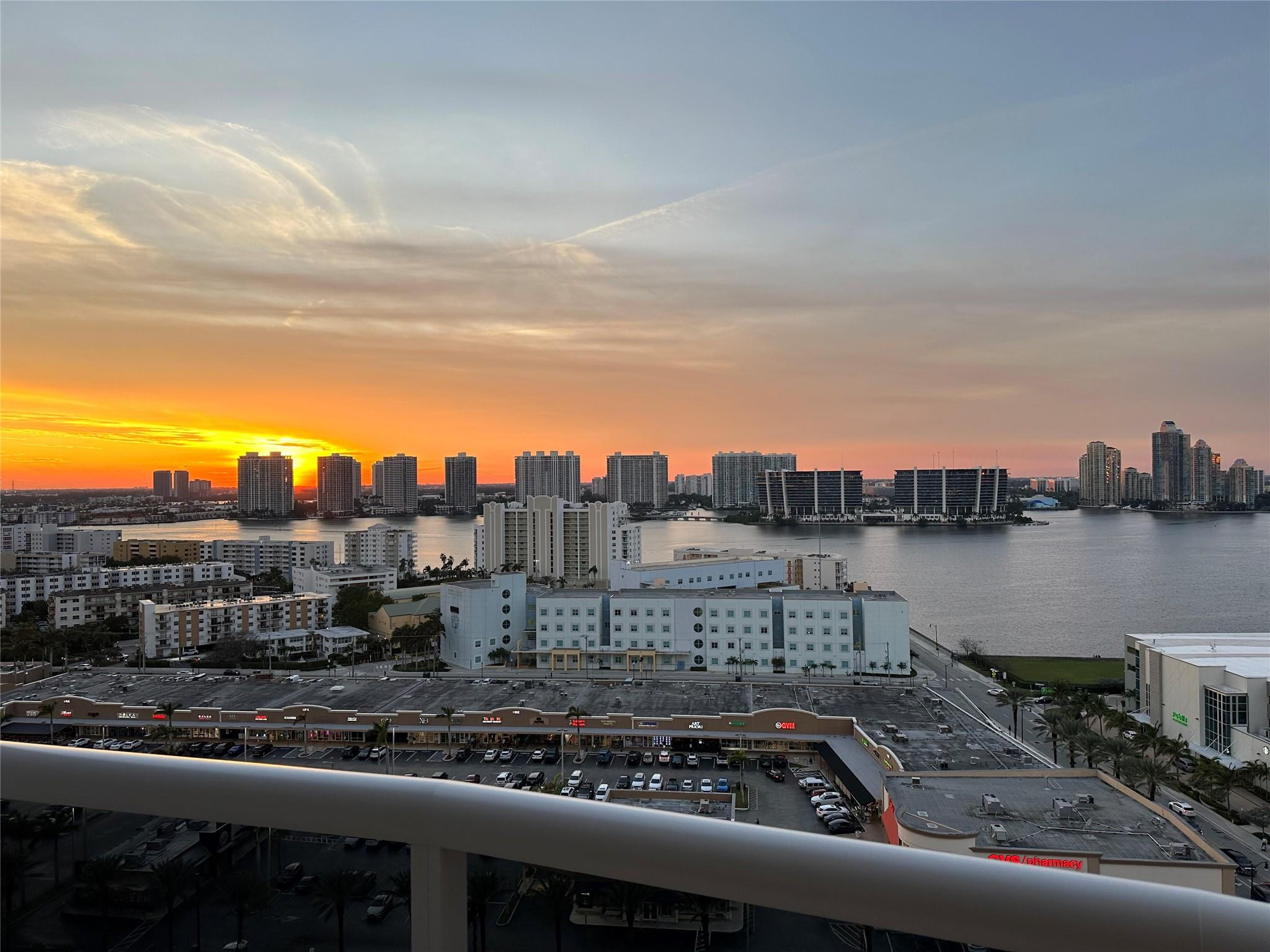 TRUMP ROYALE CONDO - Residential