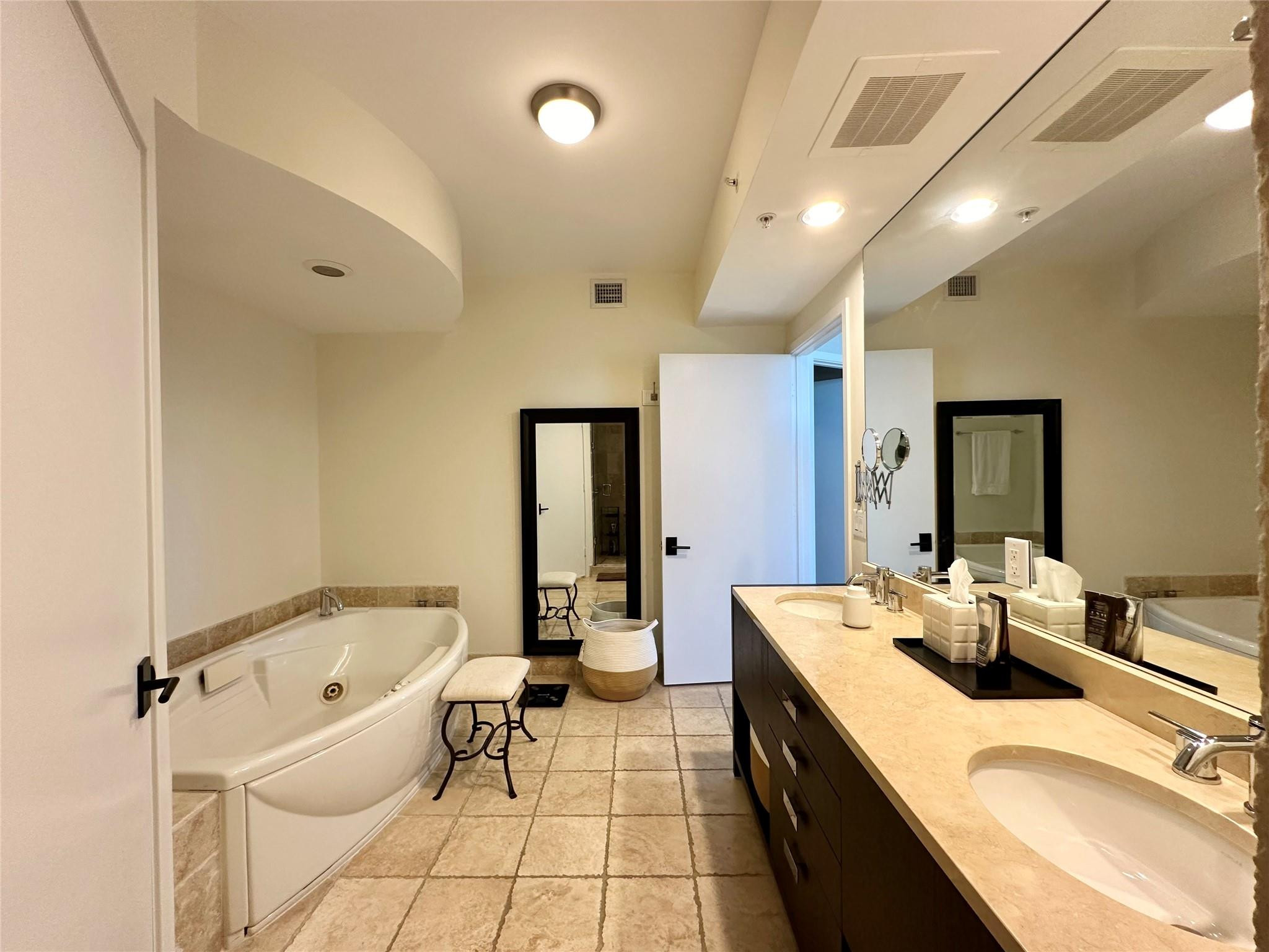 TRUMP ROYALE CONDO - Residential