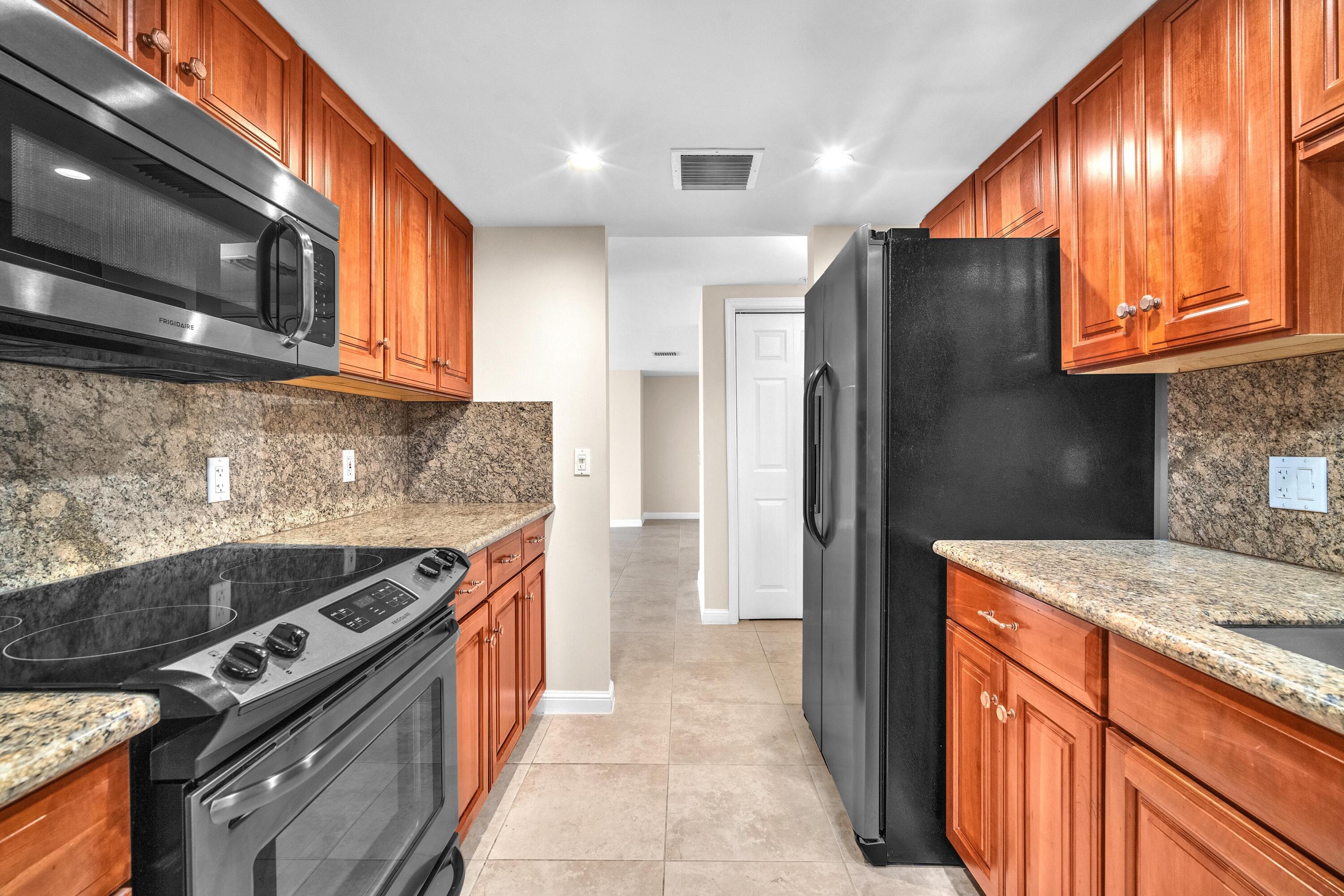 ROYAL PALM CIVIC & SHOPPING CENTER UNIT - Residential Lease