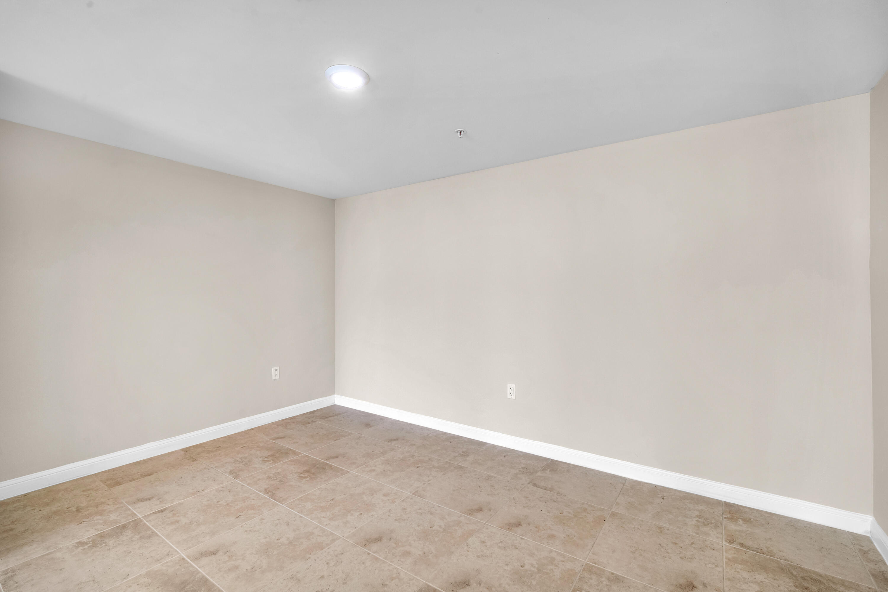 ROYAL PALM CIVIC & SHOPPING CENTER UNIT - Residential Lease