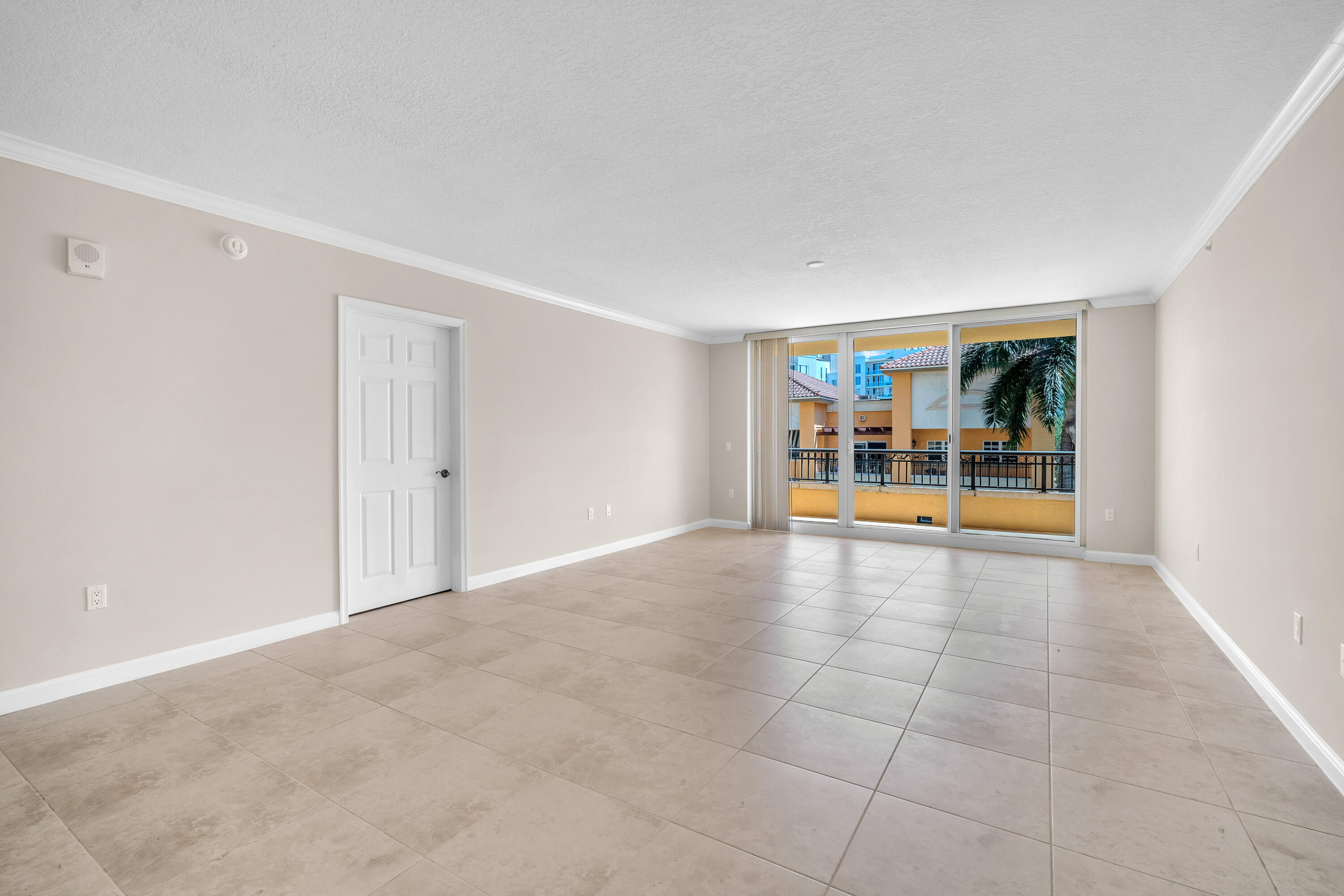 ROYAL PALM CIVIC & SHOPPING CENTER UNIT - Residential Lease