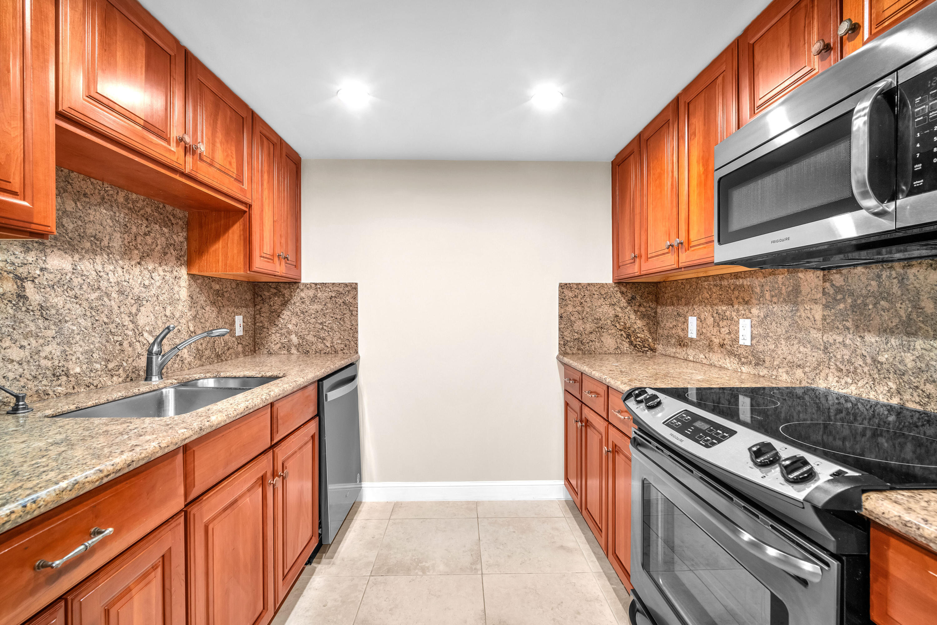 ROYAL PALM CIVIC & SHOPPING CENTER UNIT - Residential Lease