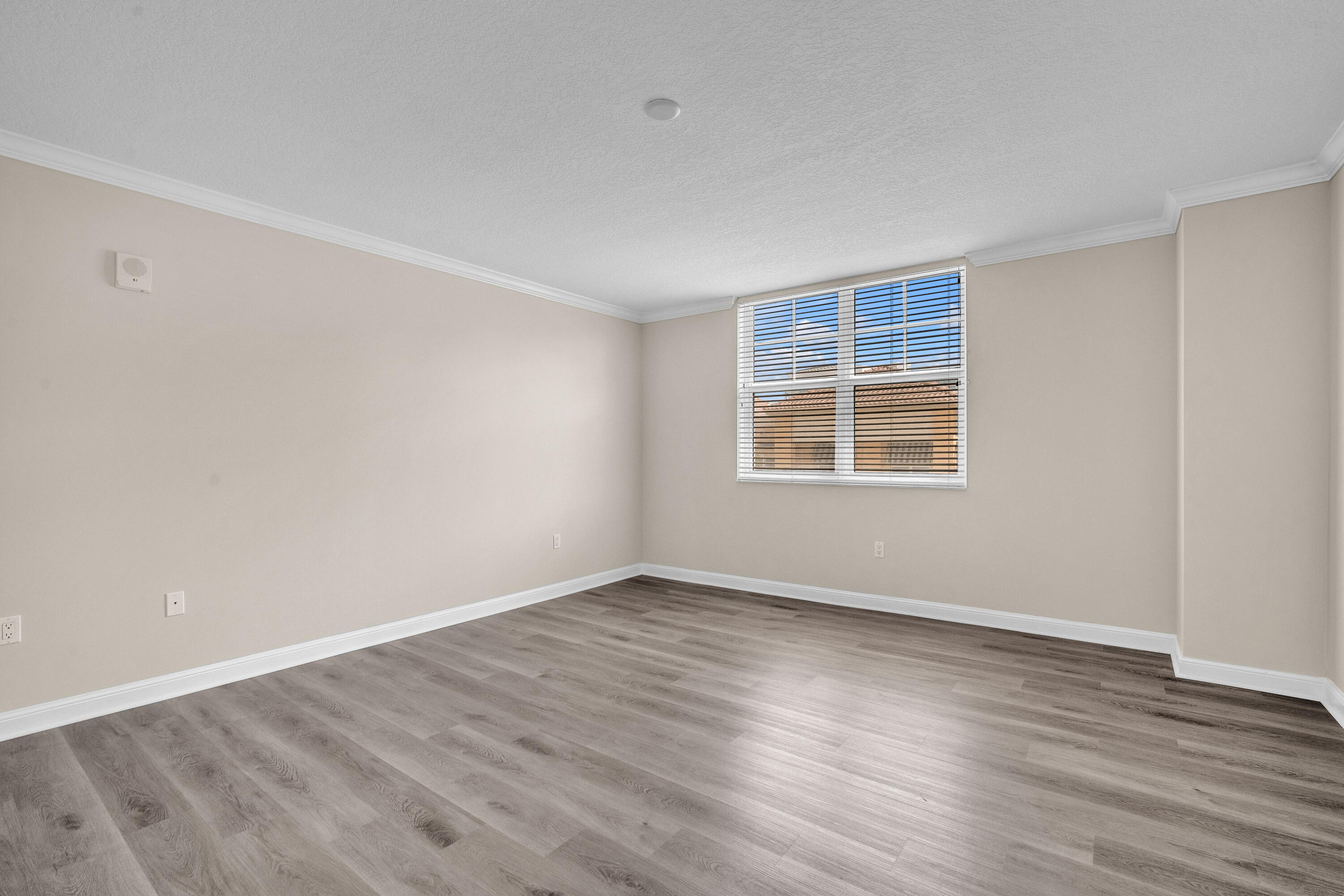 ROYAL PALM CIVIC & SHOPPING CENTER UNIT - Residential Lease