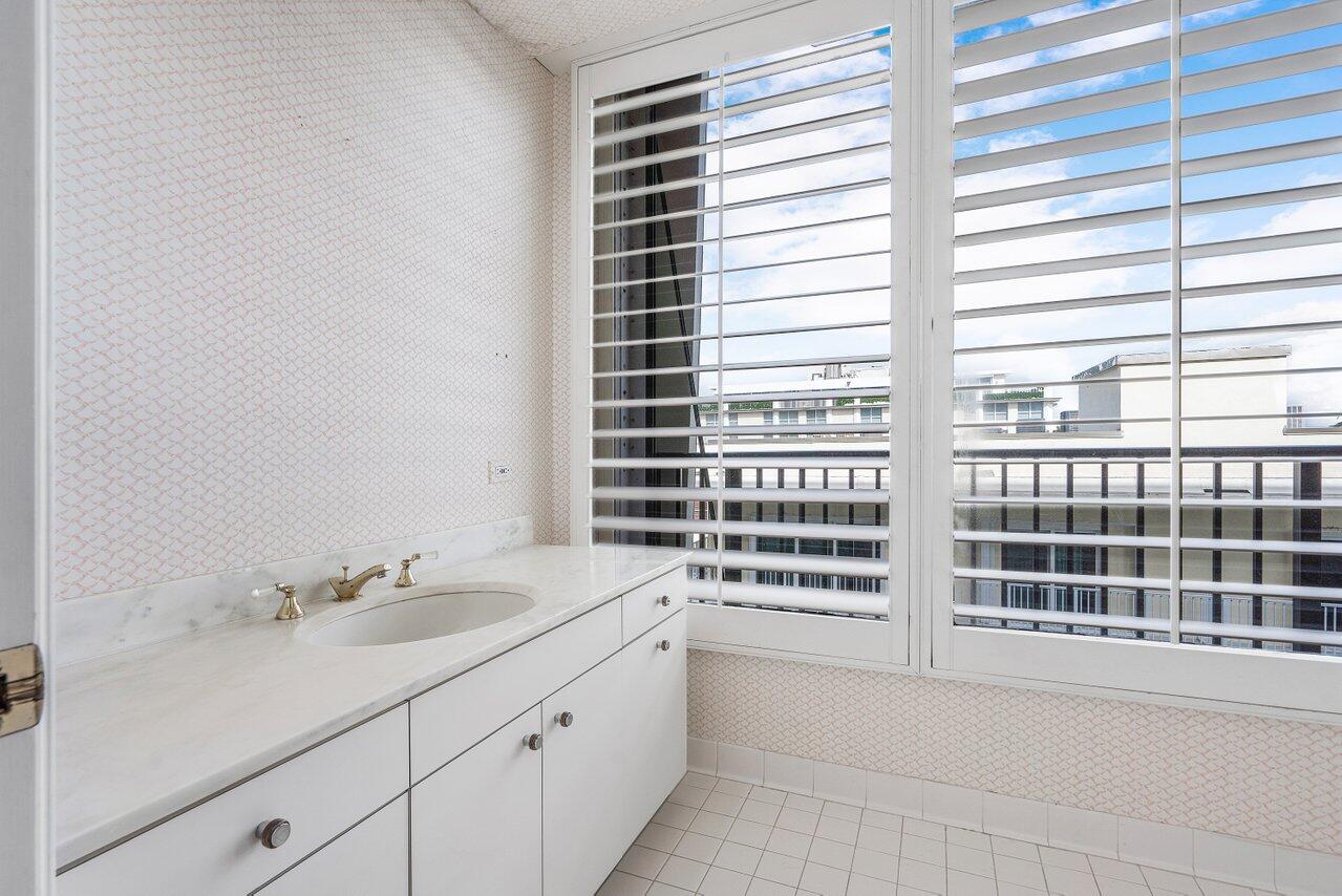 DUNSTER HOUSE CONDO - Residential