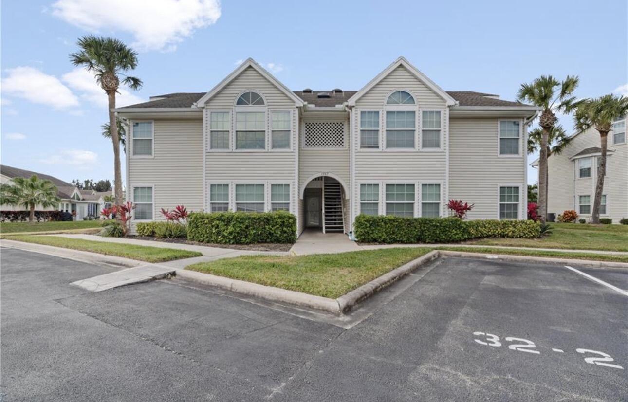 LAKE IN THE WOODS AT VERO BEACH CONDO - Residential