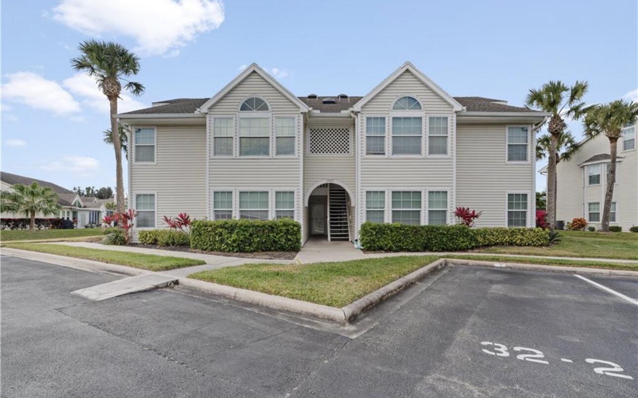 LAKE IN THE WOODS AT VERO BEACH CONDO - Residential