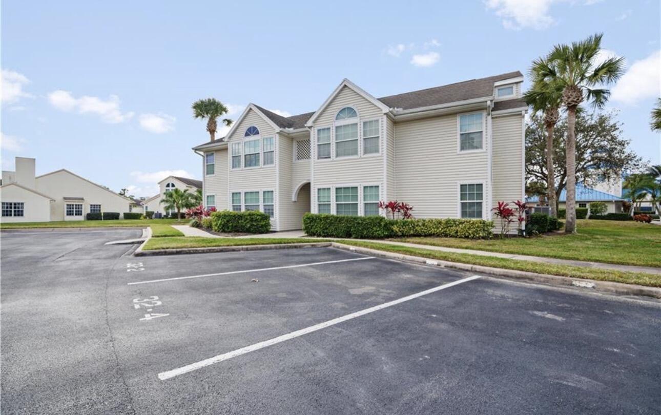 LAKE IN THE WOODS AT VERO BEACH CONDO - Residential