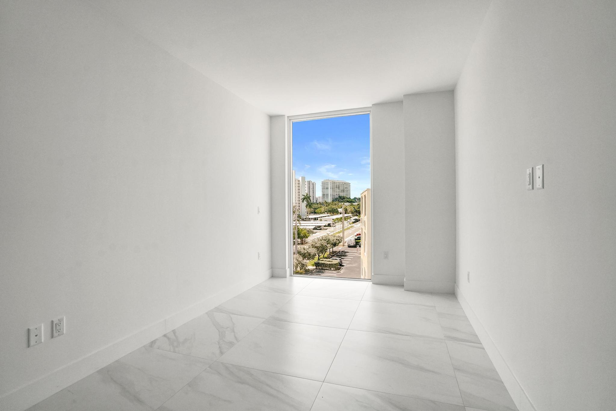 Entourage in the Sun - Residential