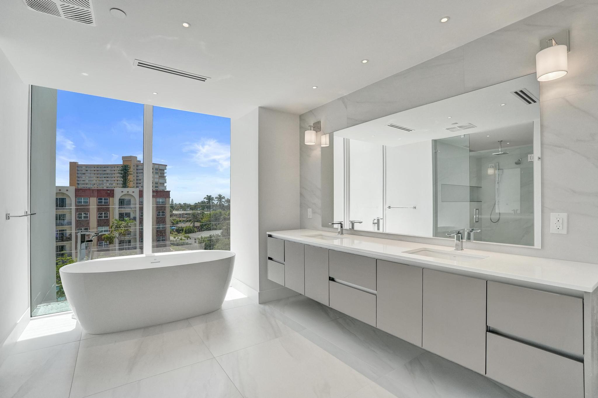 Entourage in the Sun - Residential