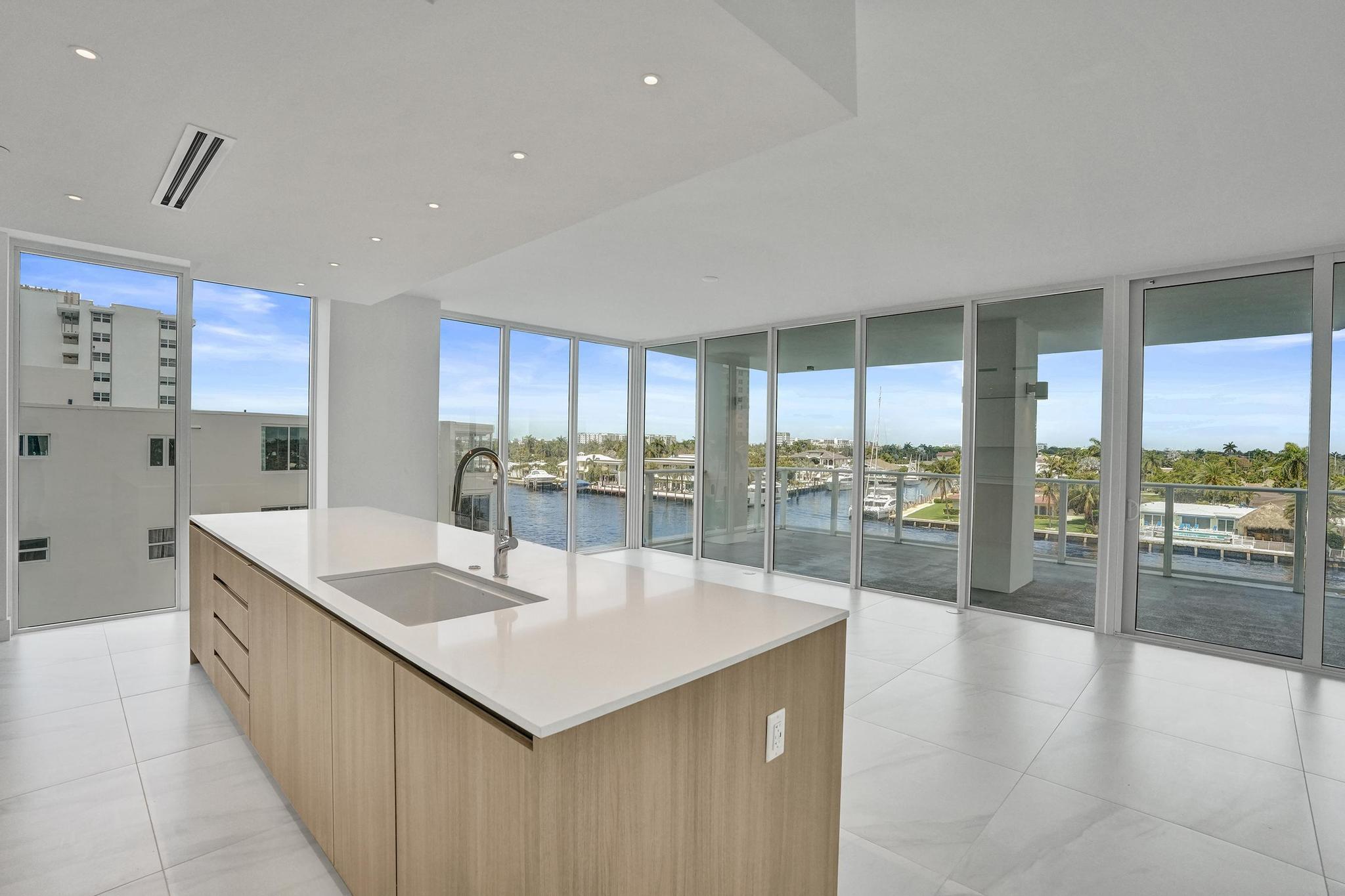 Entourage in the Sun - Residential