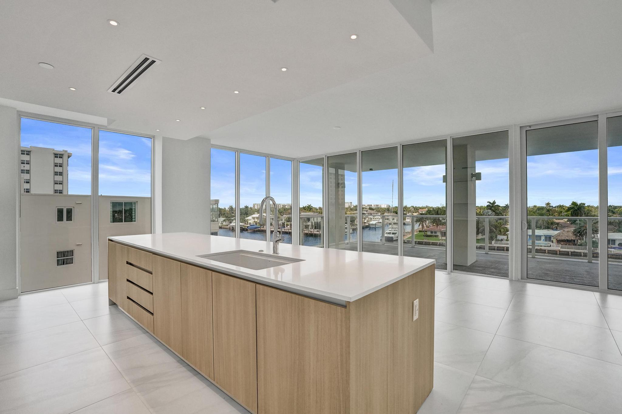 Entourage in the Sun - Residential