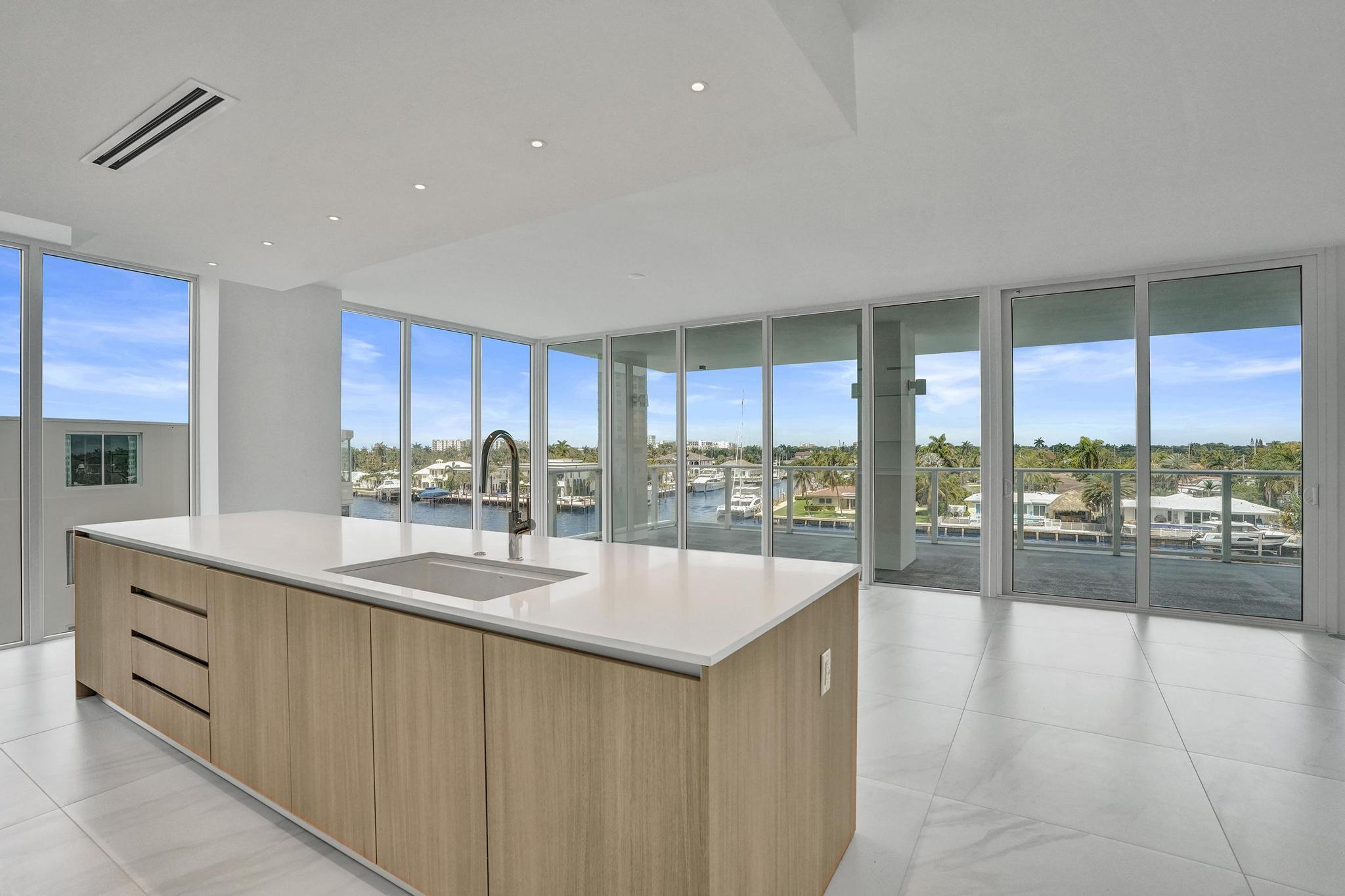 Entourage in the Sun - Residential