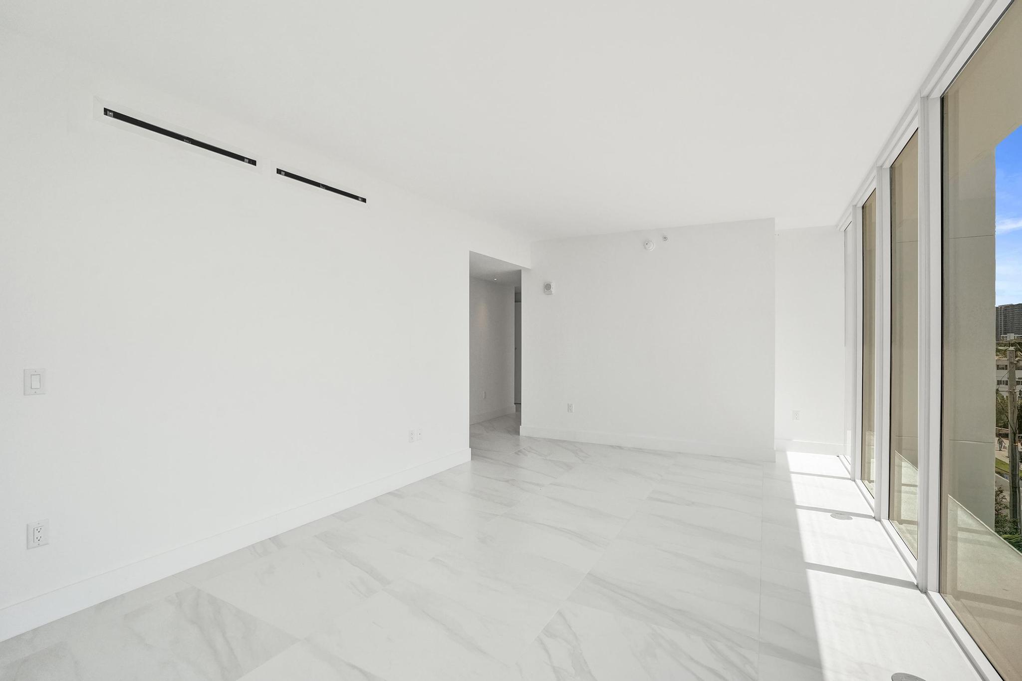 Entourage in the Sun - Residential