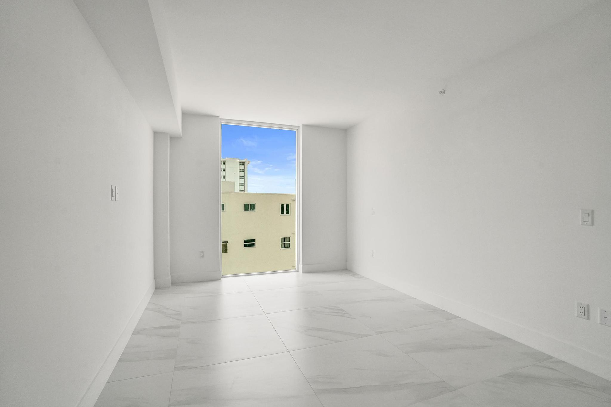 Entourage in the Sun - Residential