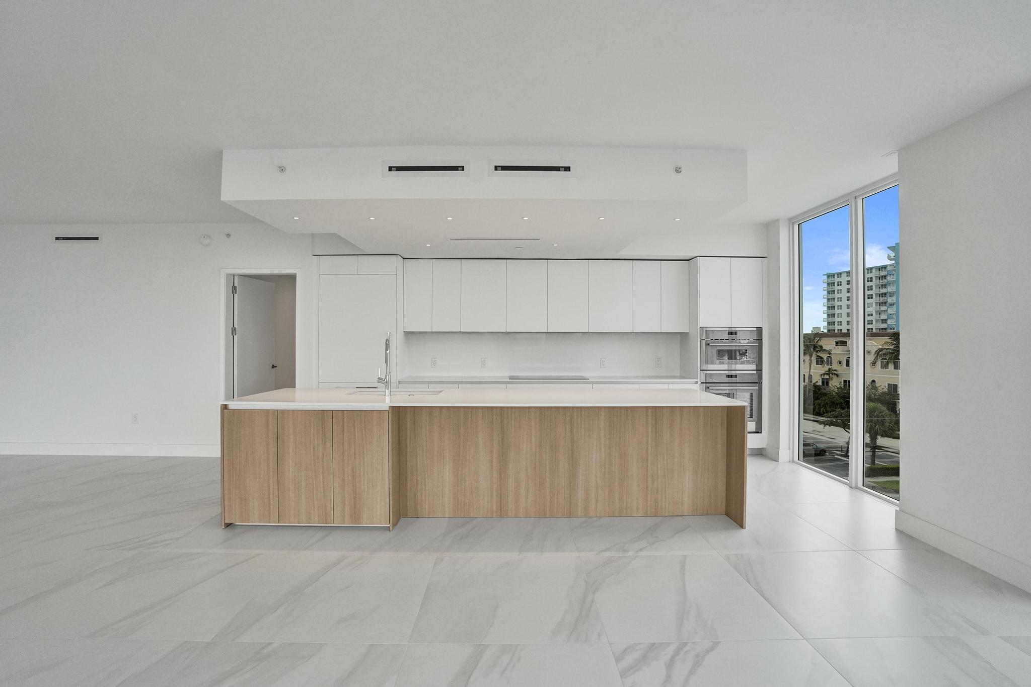 Entourage in the Sun - Residential