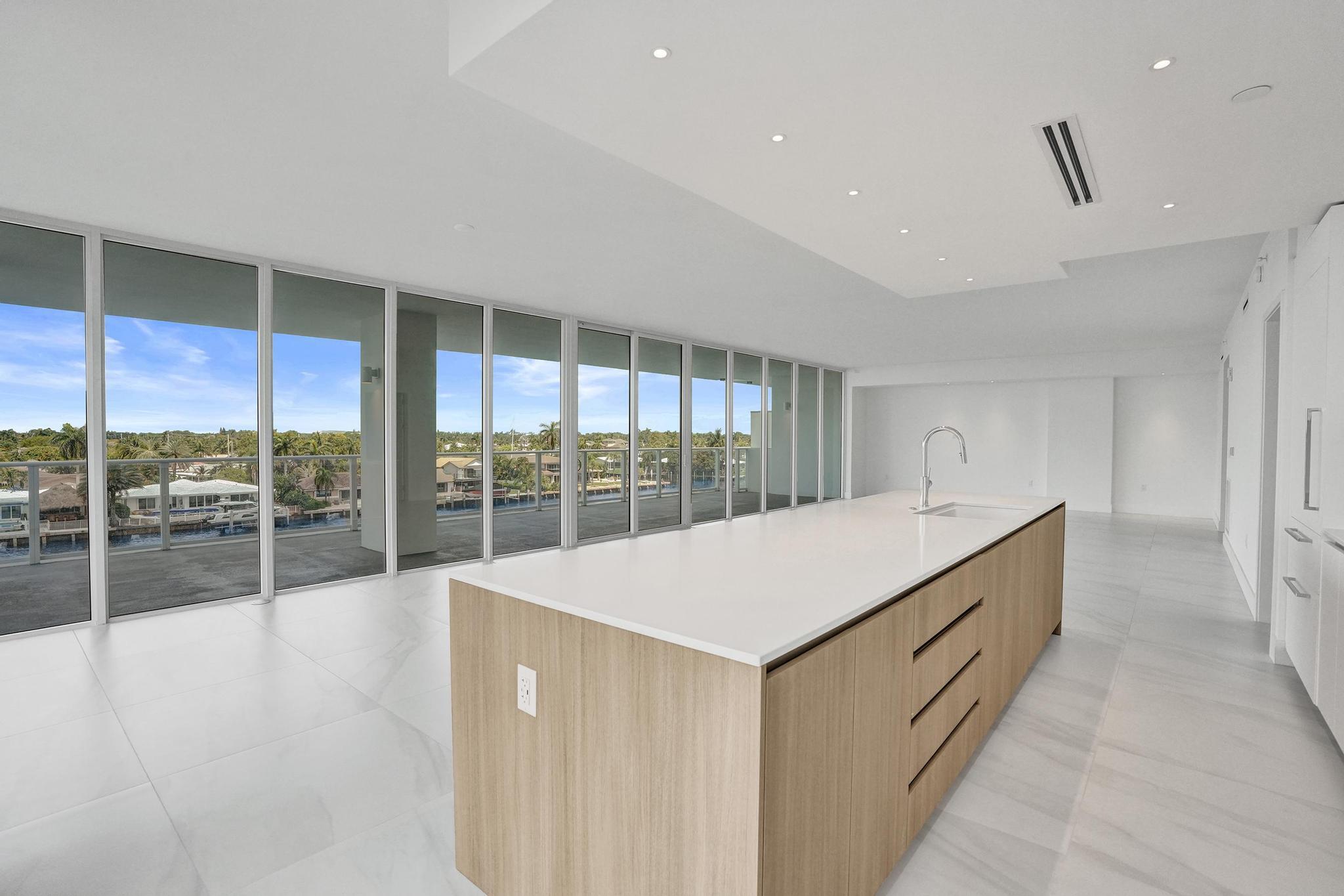 Entourage in the Sun - Residential